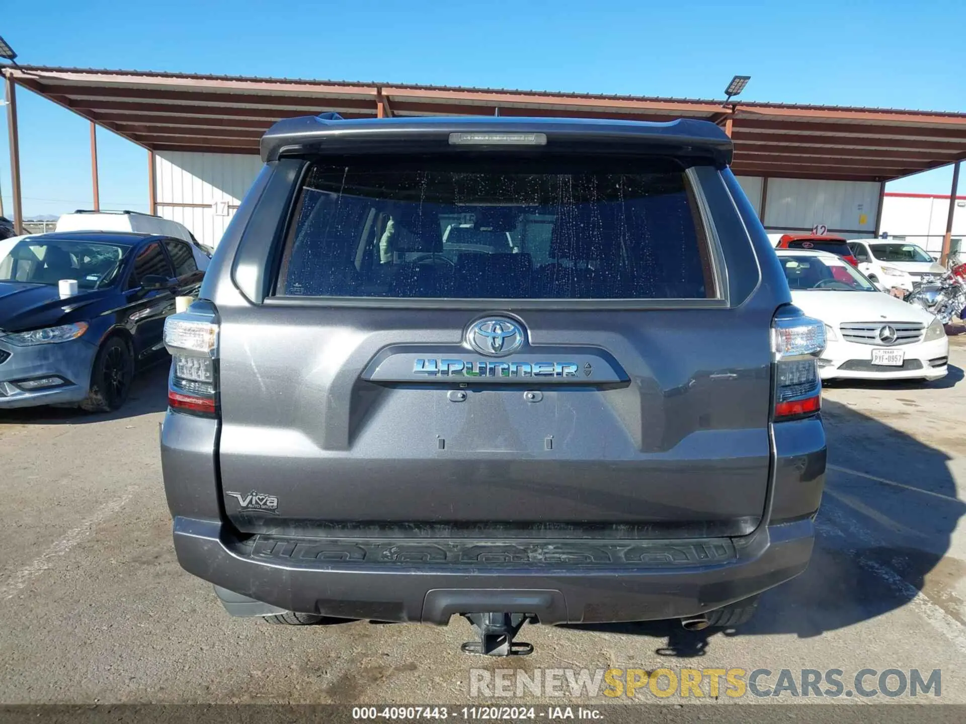17 Photograph of a damaged car JTENU5JR3N5999286 TOYOTA 4RUNNER 2022