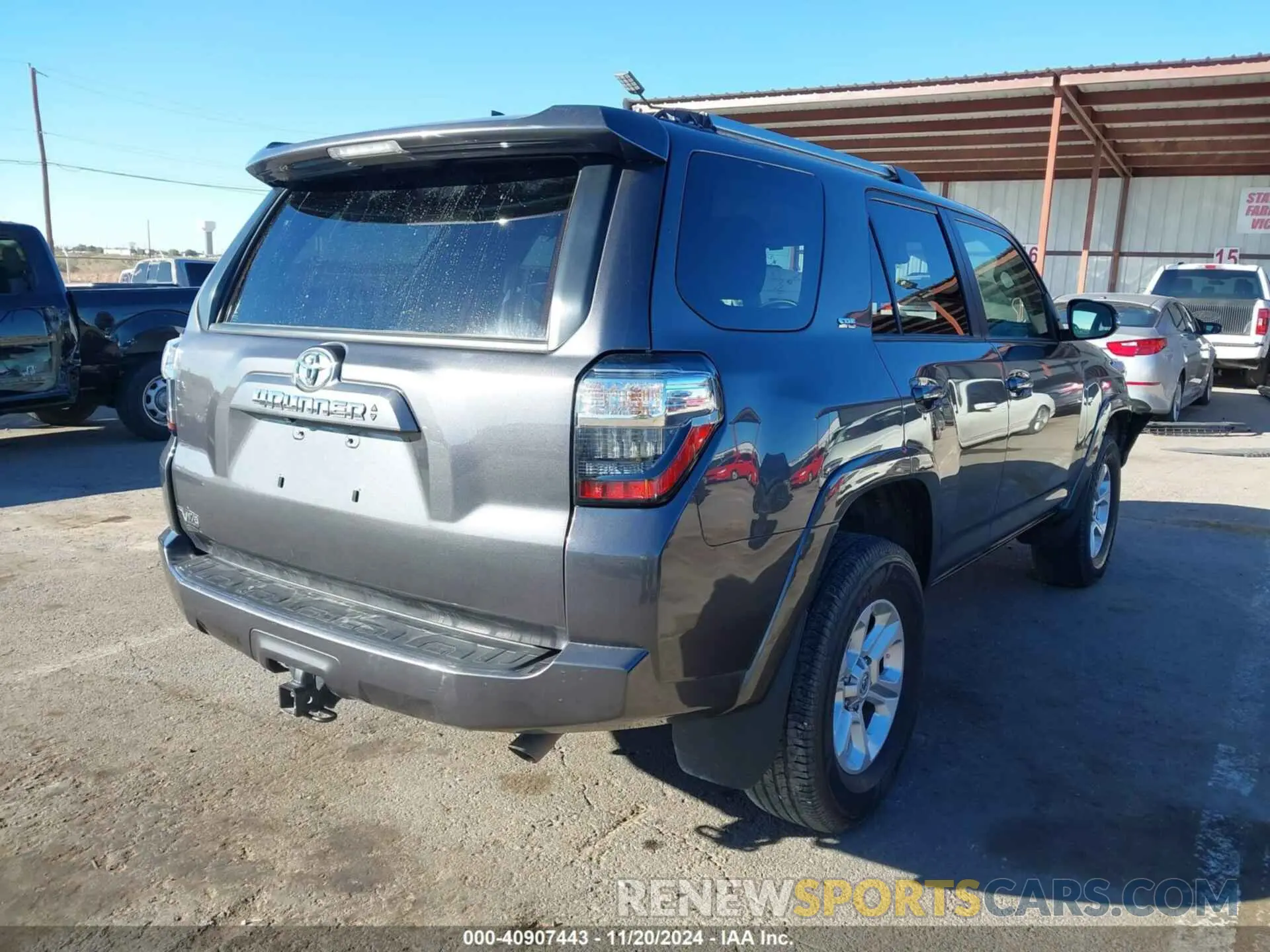 4 Photograph of a damaged car JTENU5JR3N5999286 TOYOTA 4RUNNER 2022