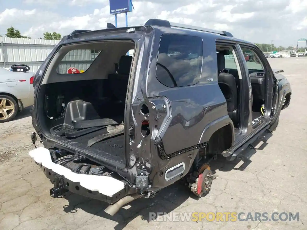 4 Photograph of a damaged car JTENU5JR3N6009988 TOYOTA 4RUNNER 2022