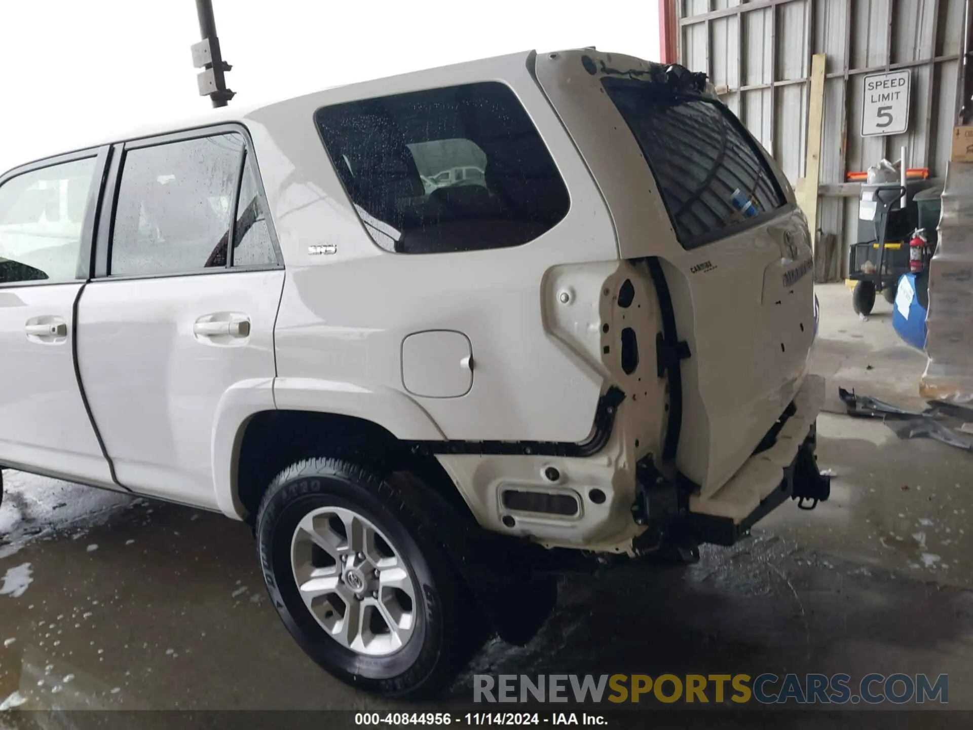 18 Photograph of a damaged car JTENU5JR3N6043140 TOYOTA 4RUNNER 2022
