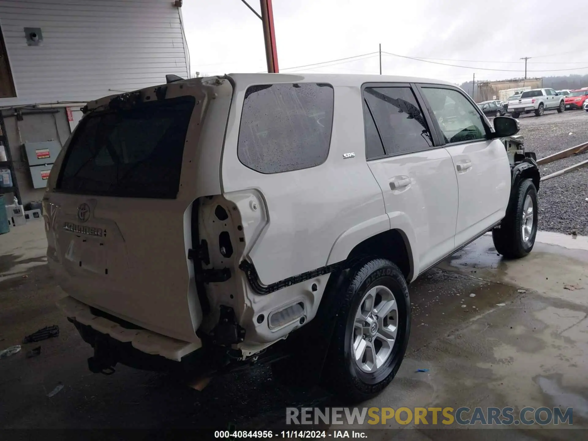 4 Photograph of a damaged car JTENU5JR3N6043140 TOYOTA 4RUNNER 2022