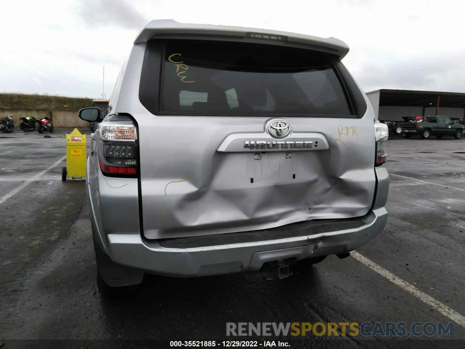 6 Photograph of a damaged car JTENU5JR3N6043929 TOYOTA 4RUNNER 2022