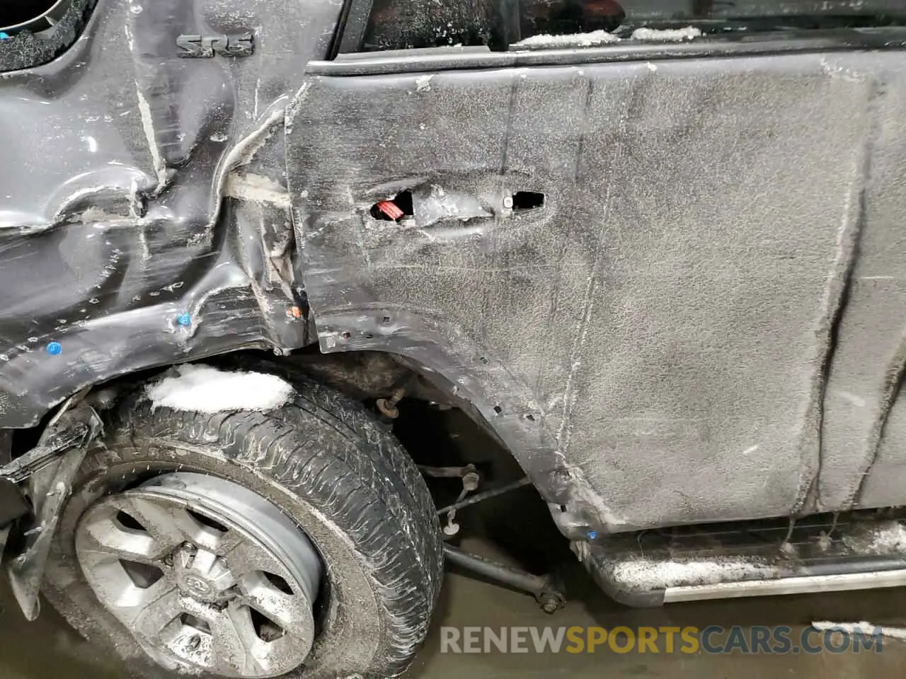 11 Photograph of a damaged car JTENU5JR3N6085467 TOYOTA 4RUNNER 2022