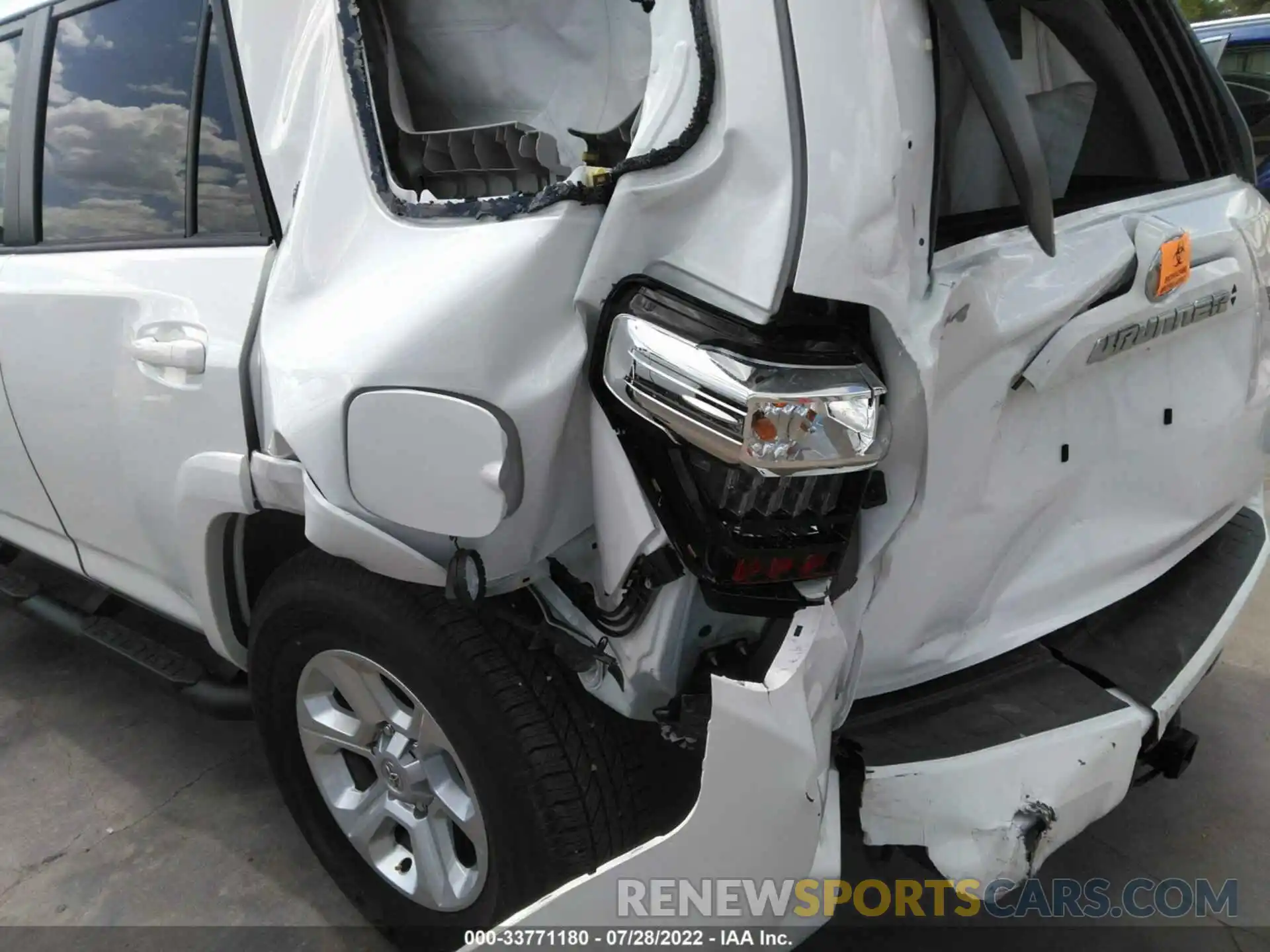 6 Photograph of a damaged car JTENU5JR4N6010454 TOYOTA 4RUNNER 2022