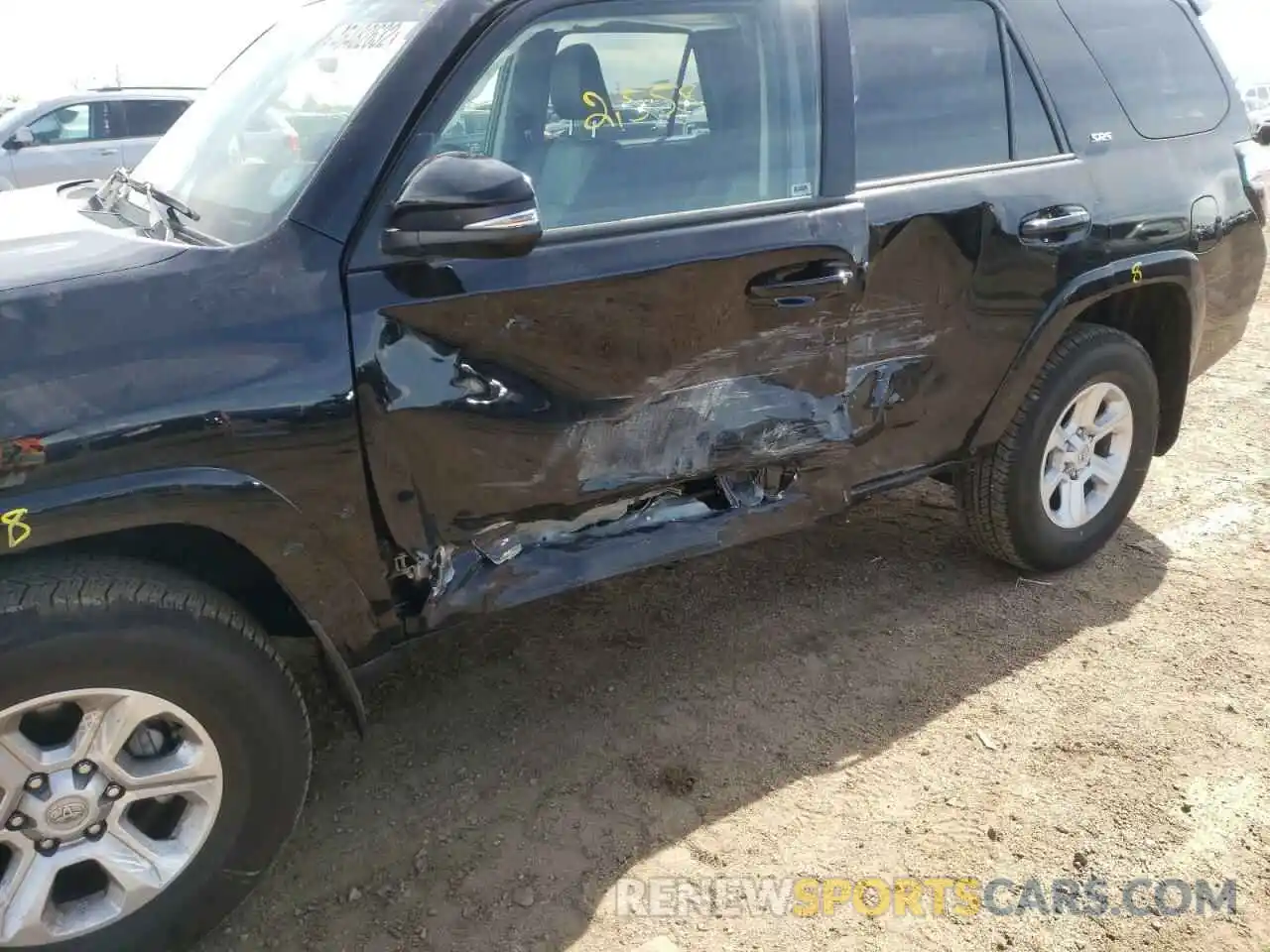 9 Photograph of a damaged car JTENU5JR5N6036321 TOYOTA 4RUNNER 2022