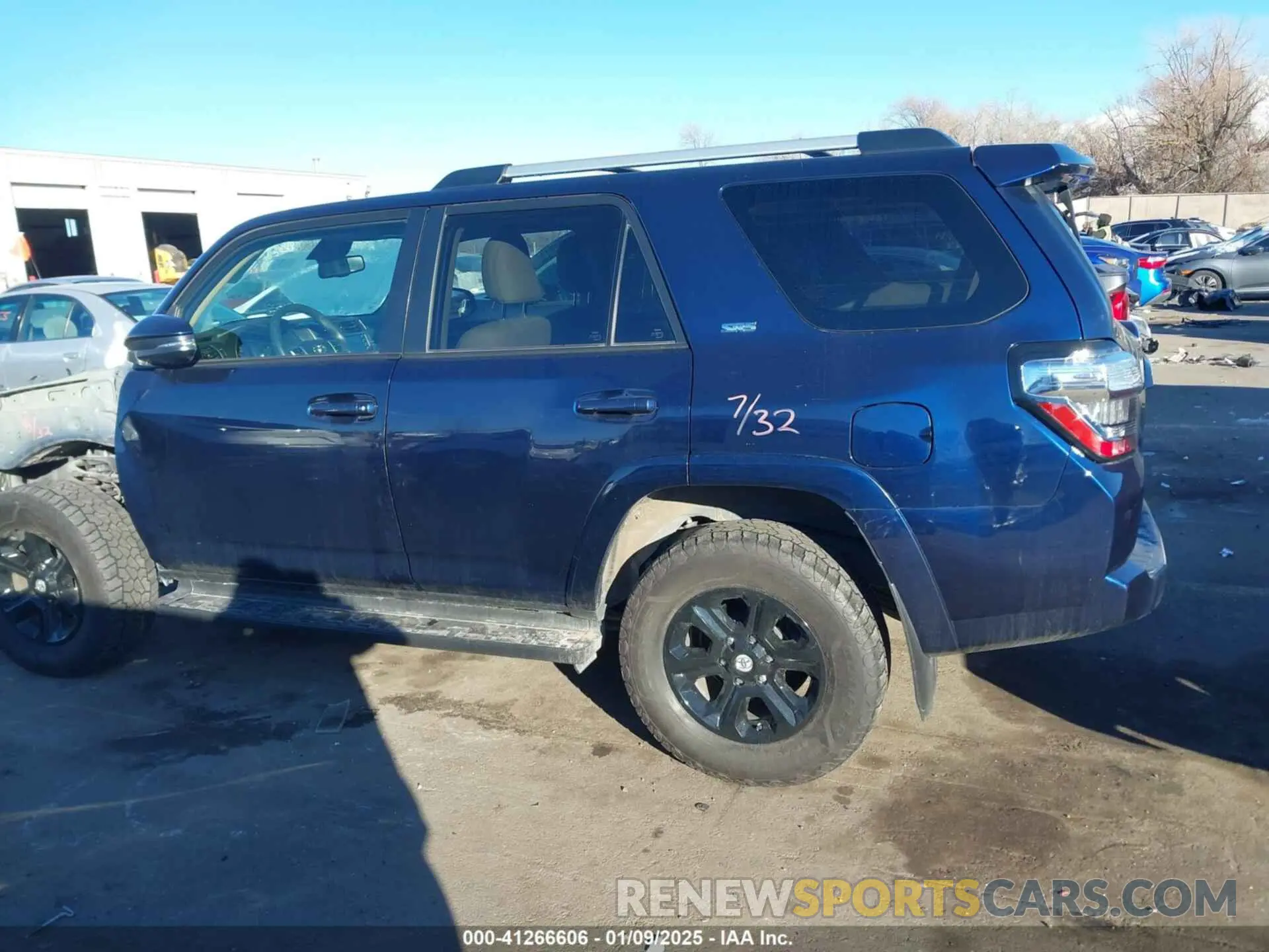 14 Photograph of a damaged car JTENU5JR5N6064538 TOYOTA 4RUNNER 2022