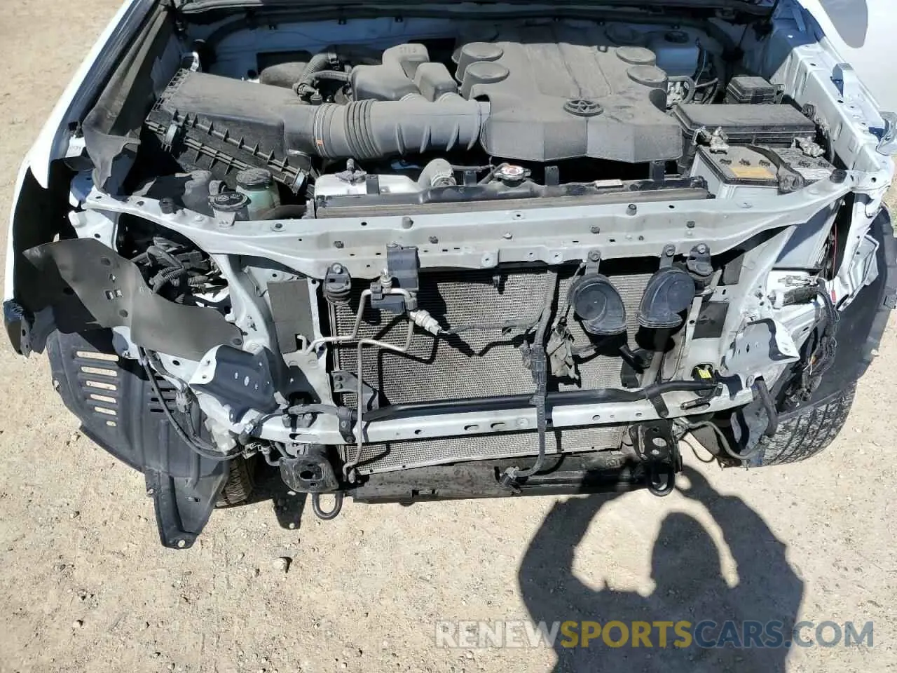12 Photograph of a damaged car JTENU5JR6N6069988 TOYOTA 4RUNNER 2022