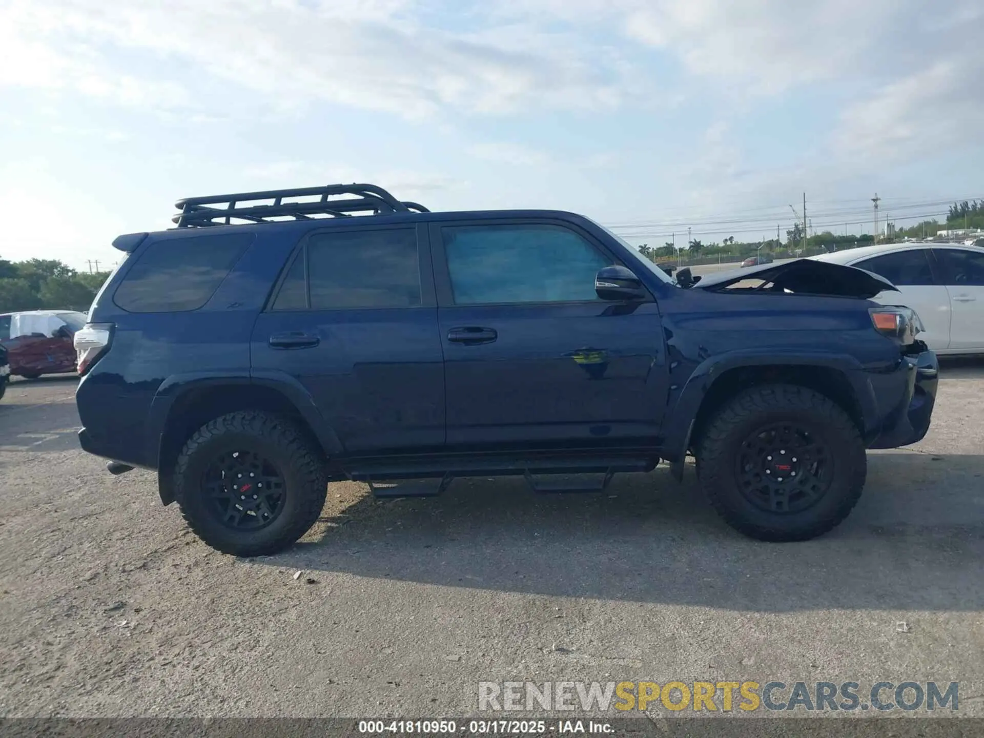 13 Photograph of a damaged car JTENU5JR7N6030990 TOYOTA 4RUNNER 2022