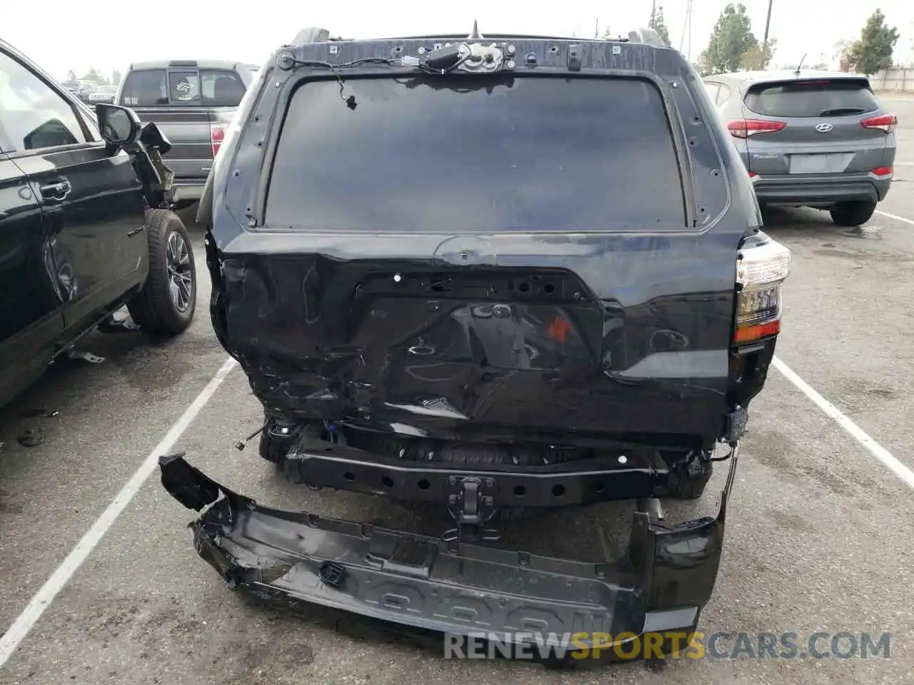 6 Photograph of a damaged car JTENU5JR7N6078795 TOYOTA 4RUNNER 2022