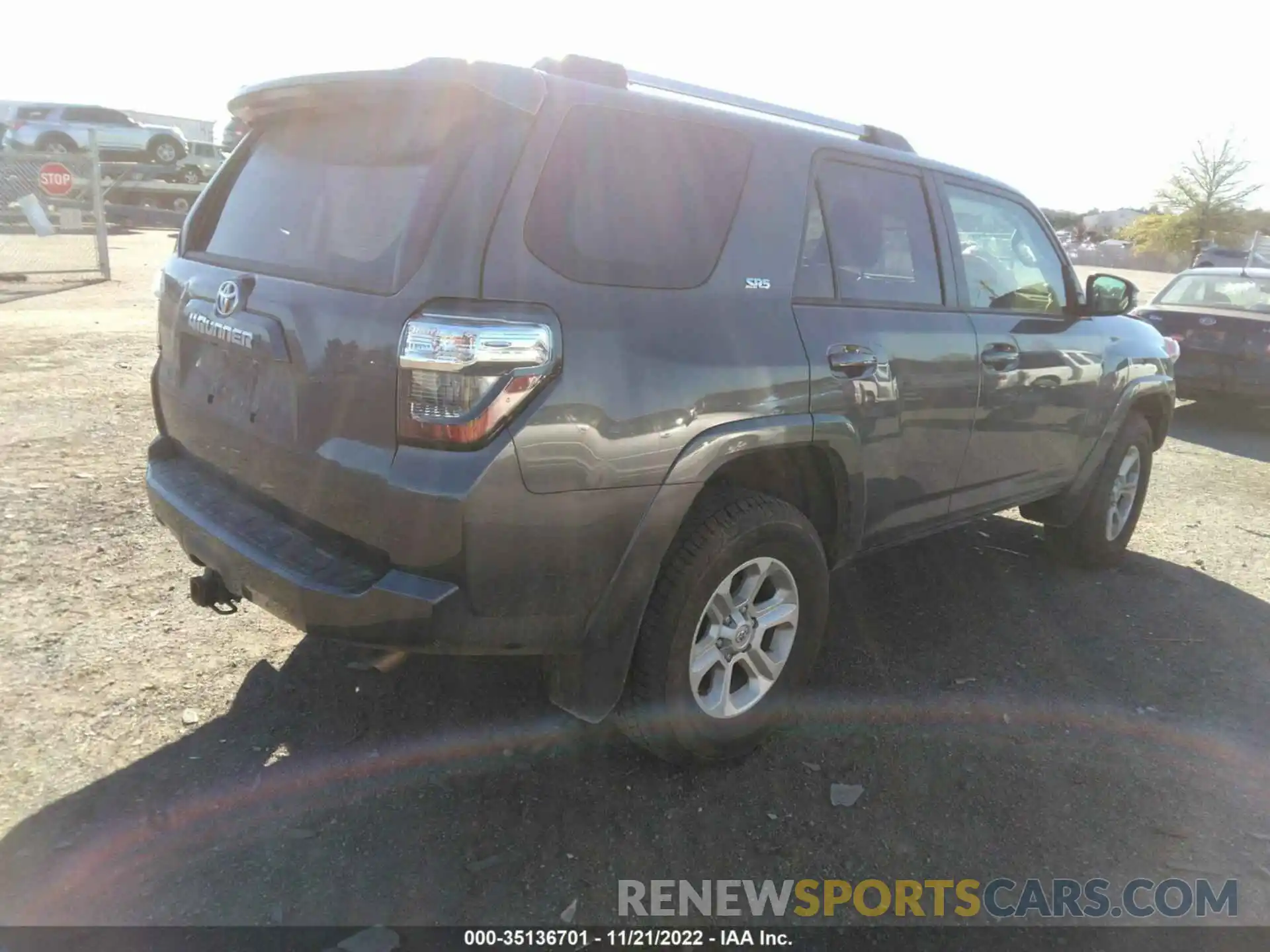 4 Photograph of a damaged car JTENU5JR7N6081535 TOYOTA 4RUNNER 2022