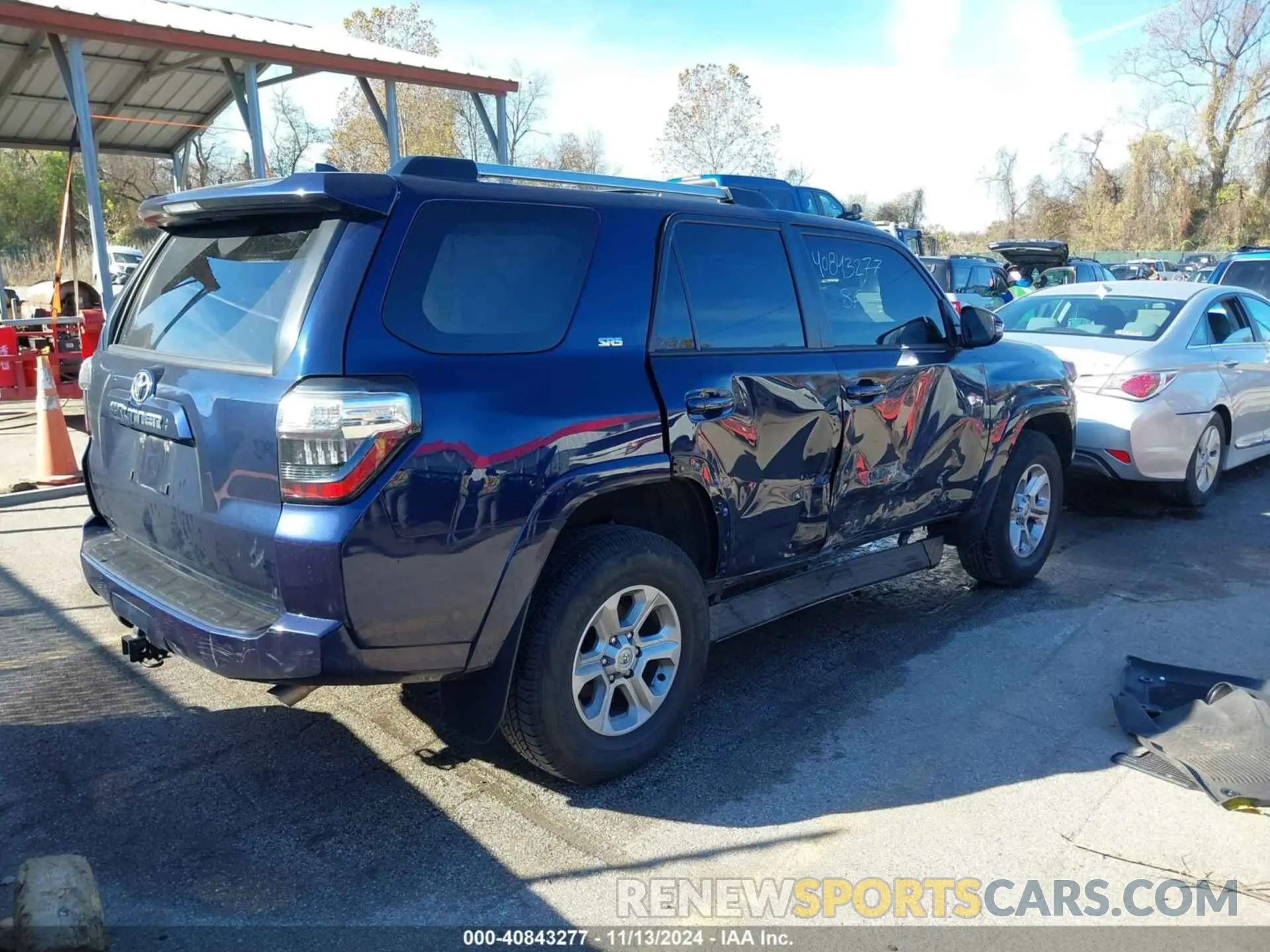 4 Photograph of a damaged car JTENU5JR8N5998909 TOYOTA 4RUNNER 2022