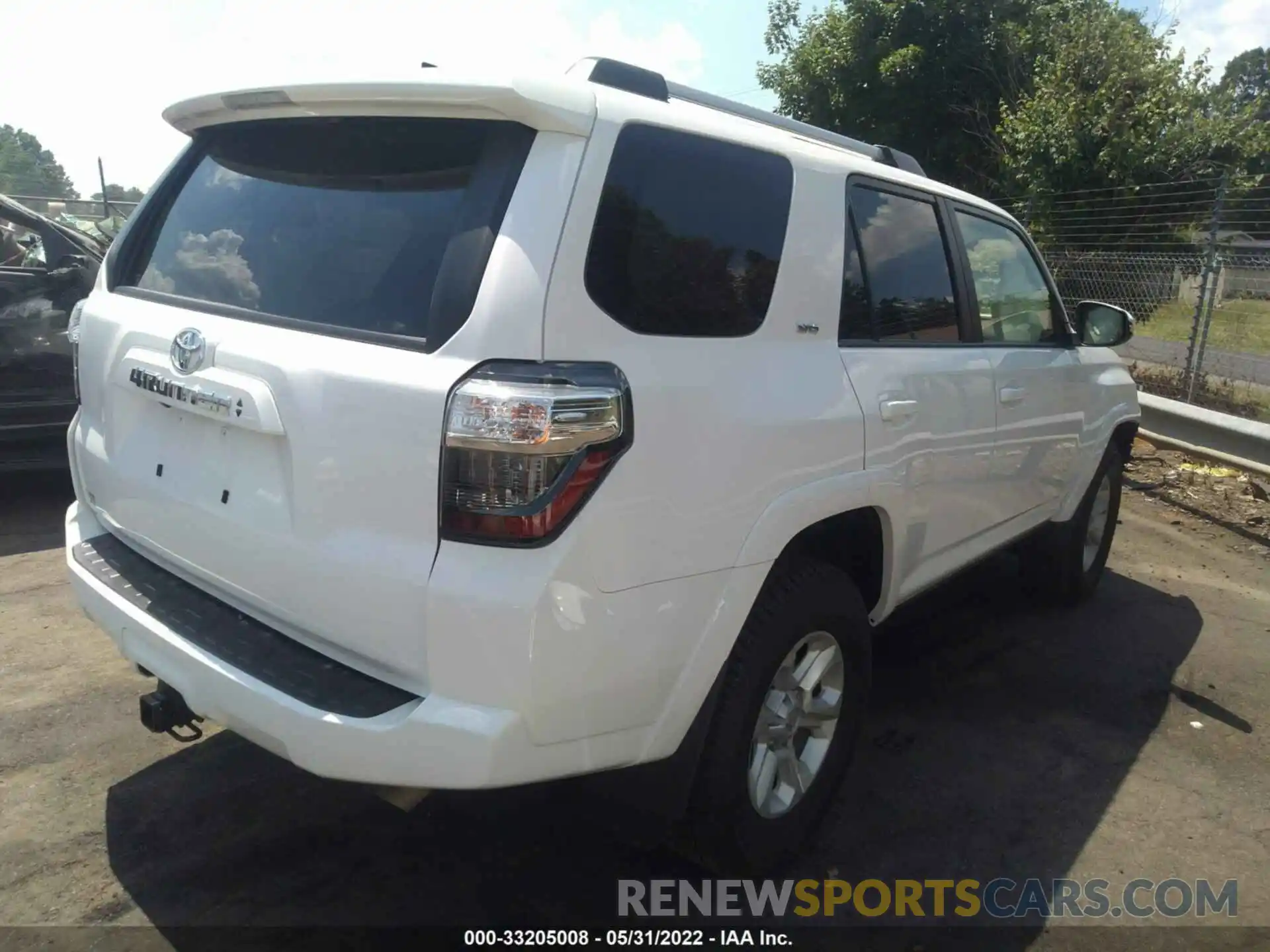 4 Photograph of a damaged car JTENU5JR8N6009260 TOYOTA 4RUNNER 2022