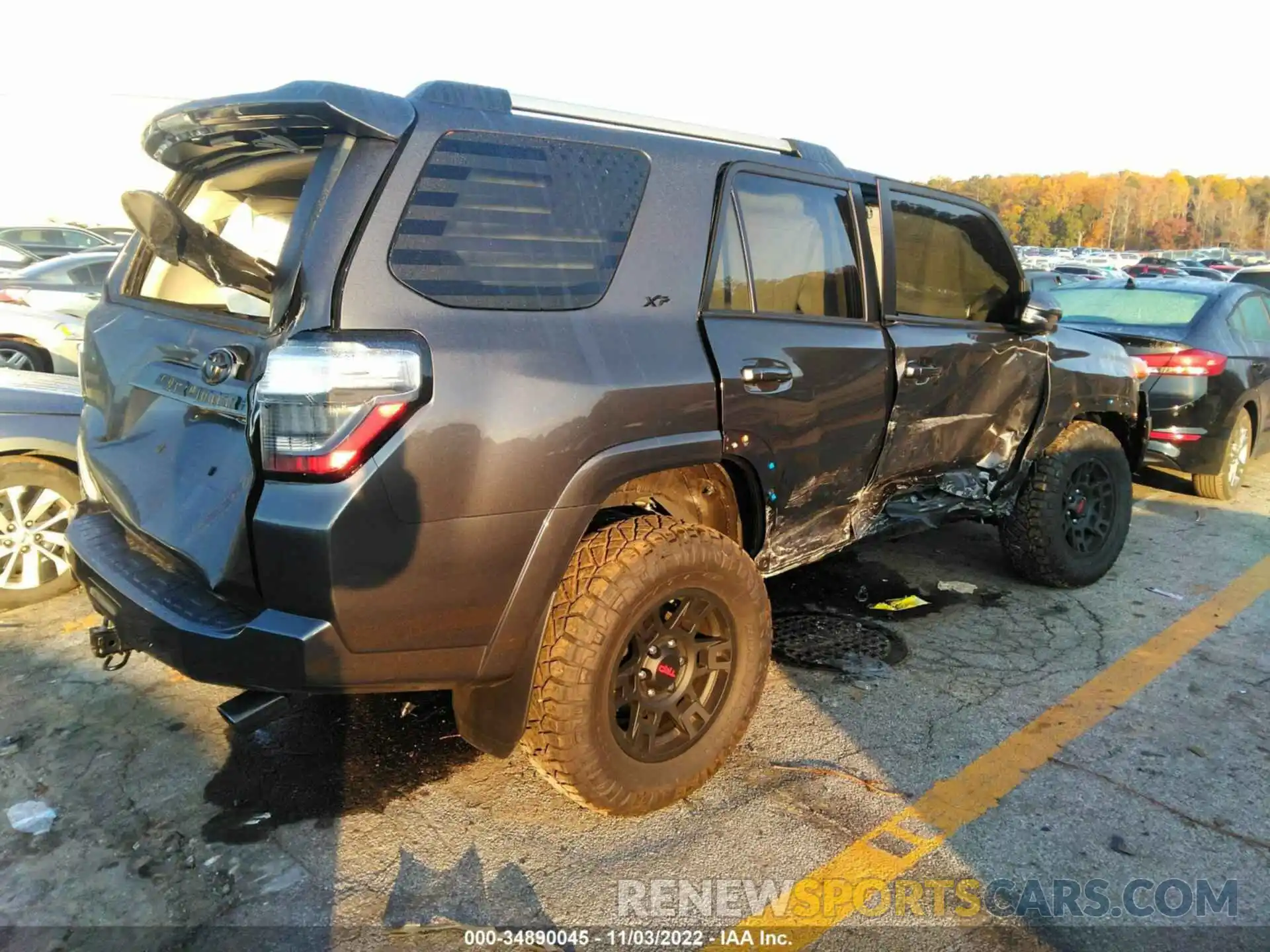 4 Photograph of a damaged car JTENU5JR8N6072035 TOYOTA 4RUNNER 2022