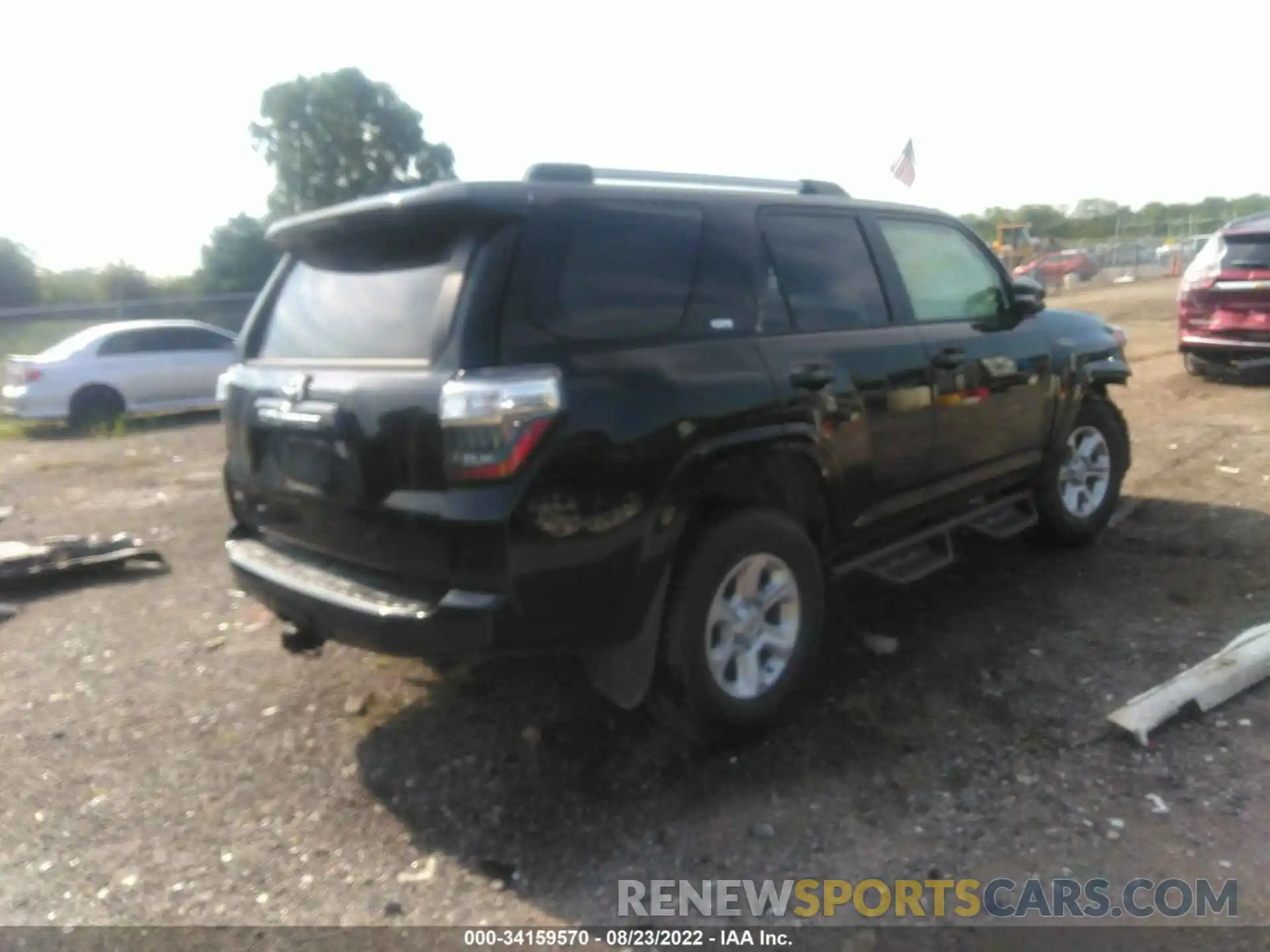 4 Photograph of a damaged car JTENU5JR9N5994304 TOYOTA 4RUNNER 2022