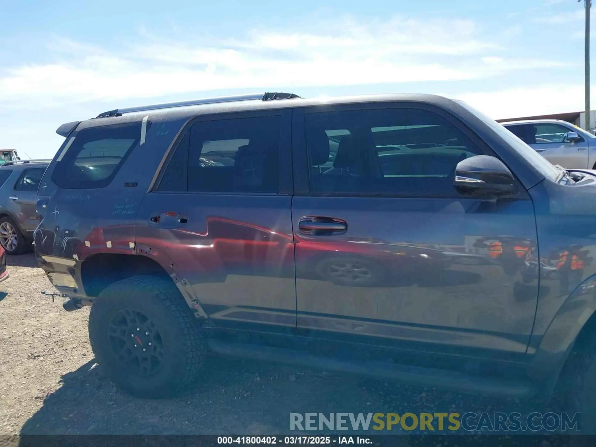 14 Photograph of a damaged car JTENU5JR9N6034605 TOYOTA 4RUNNER 2022