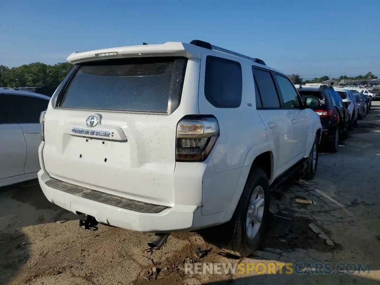 4 Photograph of a damaged car JTENU5JR9N6068771 TOYOTA 4RUNNER 2022