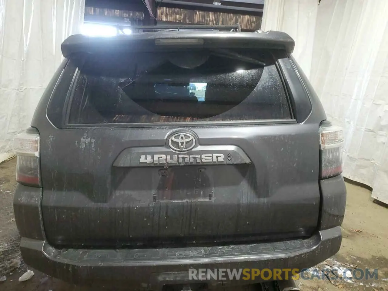 6 Photograph of a damaged car JTENU5JR9N6087224 TOYOTA 4RUNNER 2022