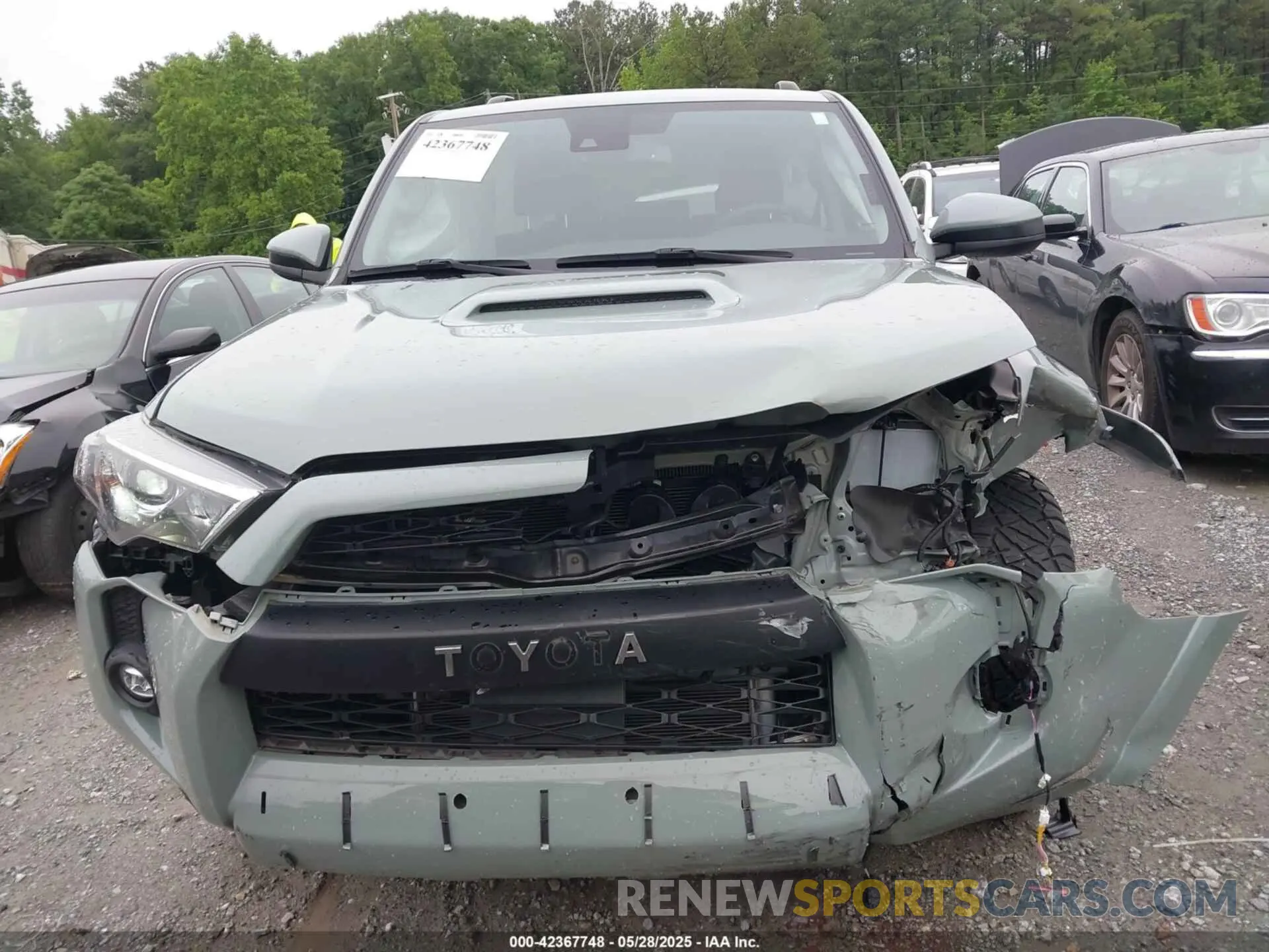 12 Photograph of a damaged car JTEPU5JR0N6047798 TOYOTA 4RUNNER 2022