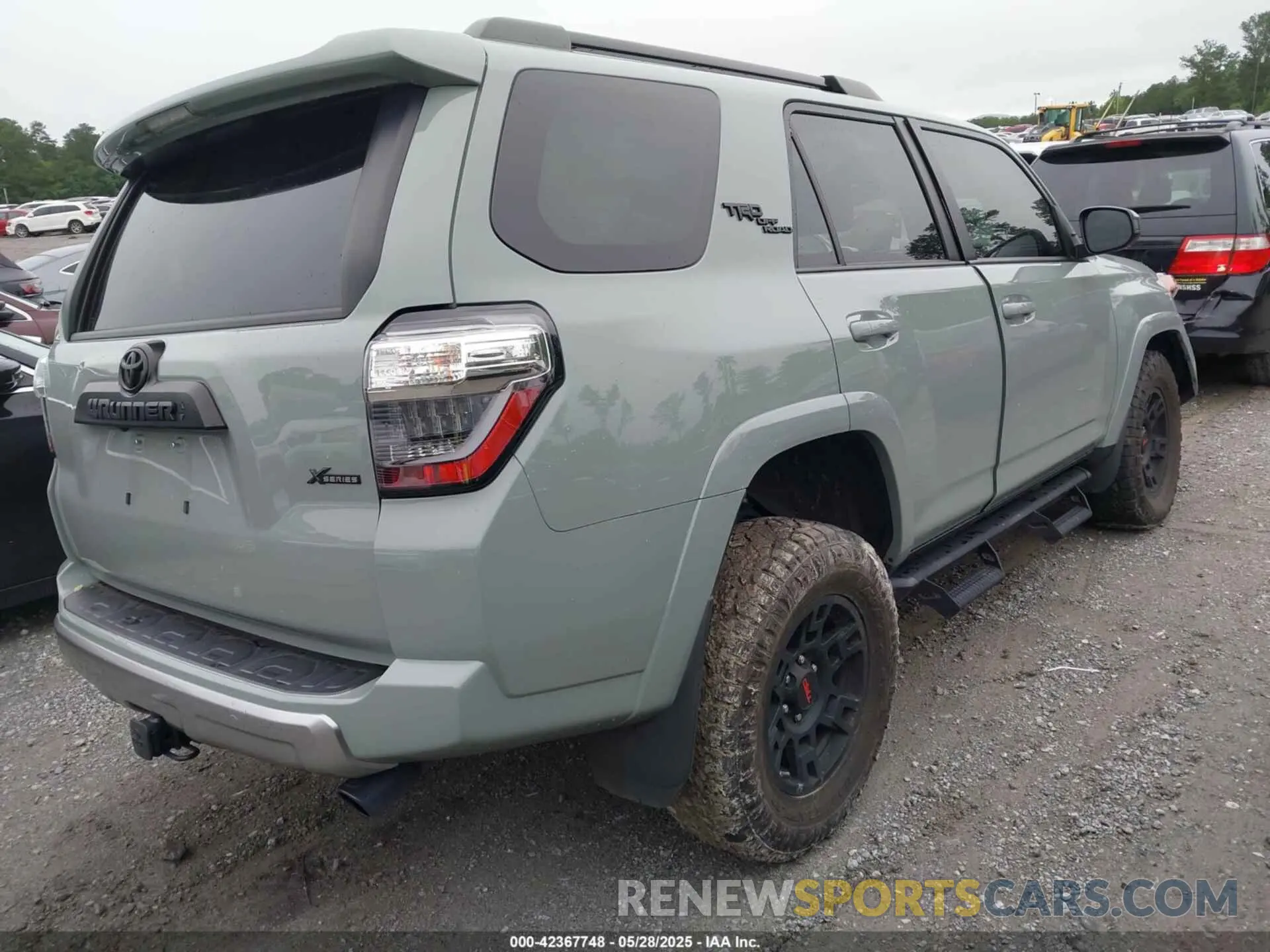 4 Photograph of a damaged car JTEPU5JR0N6047798 TOYOTA 4RUNNER 2022