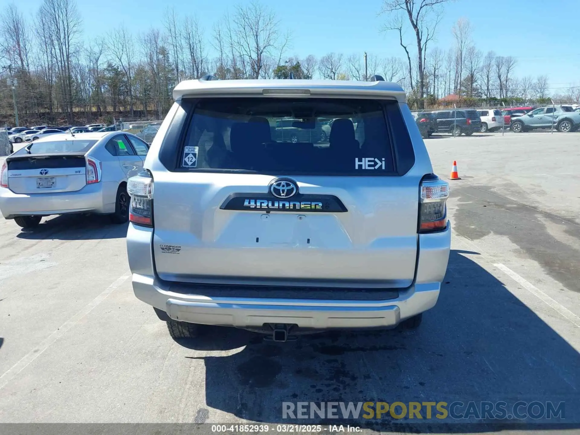 15 Photograph of a damaged car JTEPU5JR4N6023357 TOYOTA 4RUNNER 2022