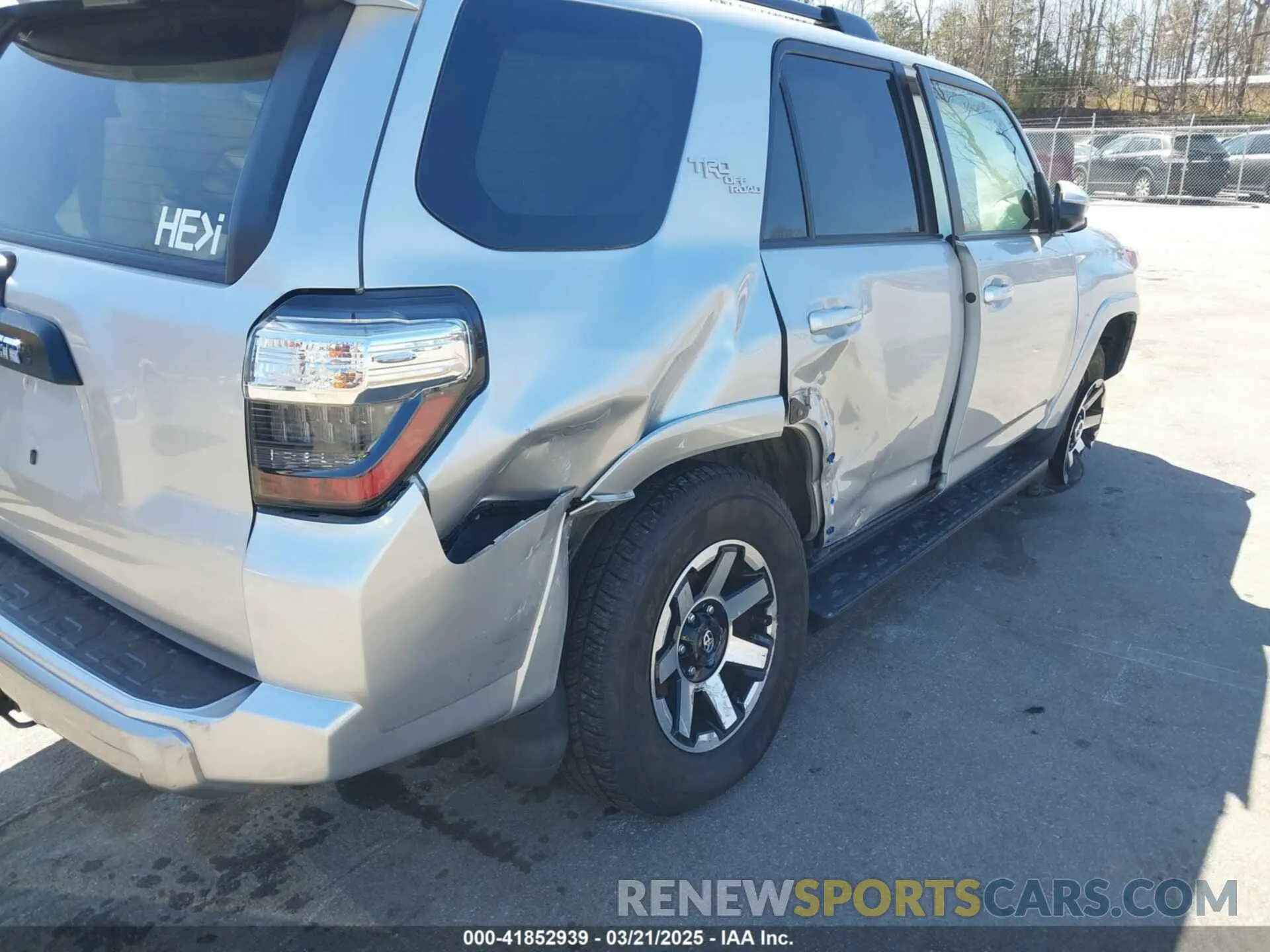 16 Photograph of a damaged car JTEPU5JR4N6023357 TOYOTA 4RUNNER 2022