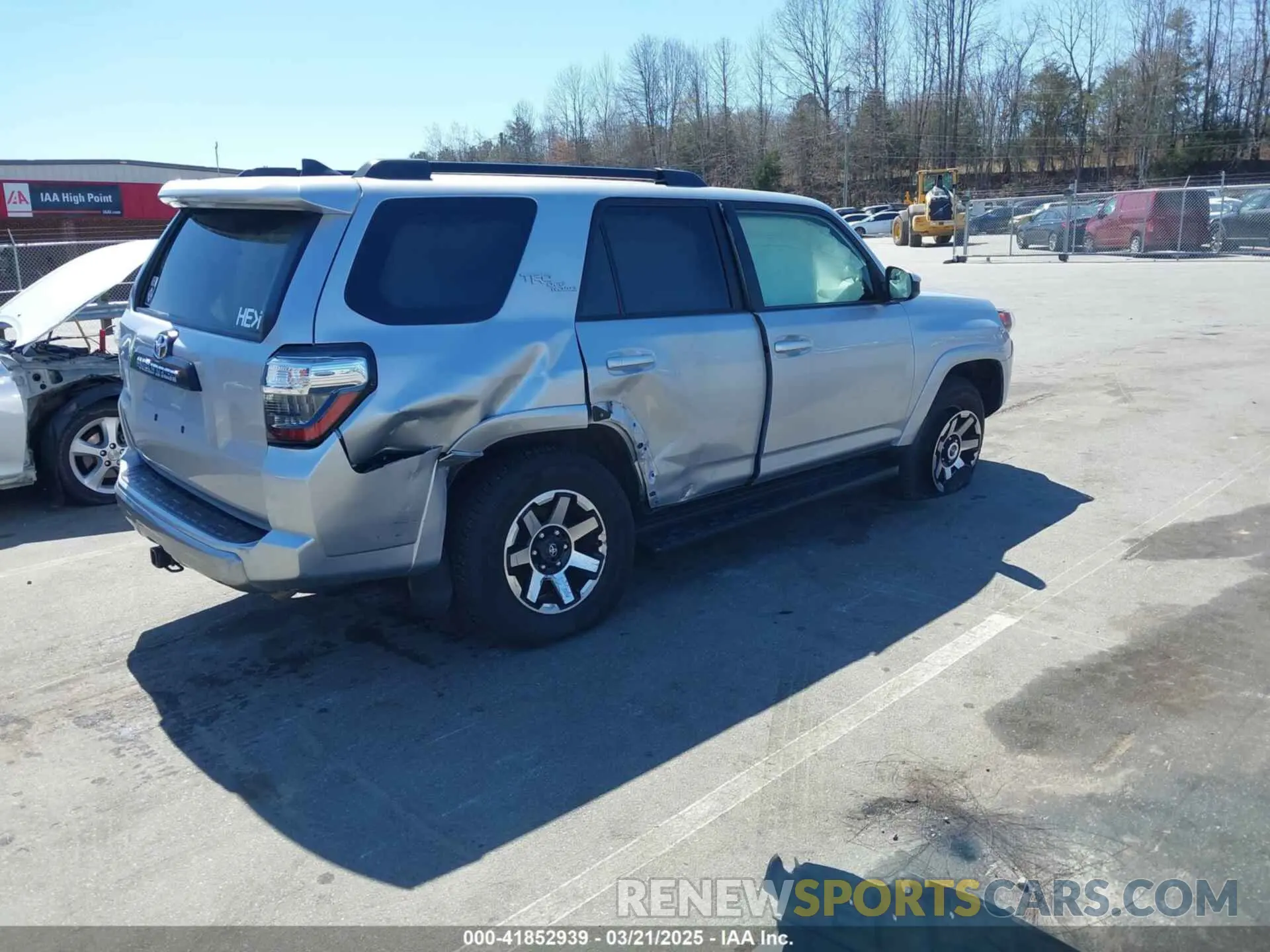 4 Photograph of a damaged car JTEPU5JR4N6023357 TOYOTA 4RUNNER 2022