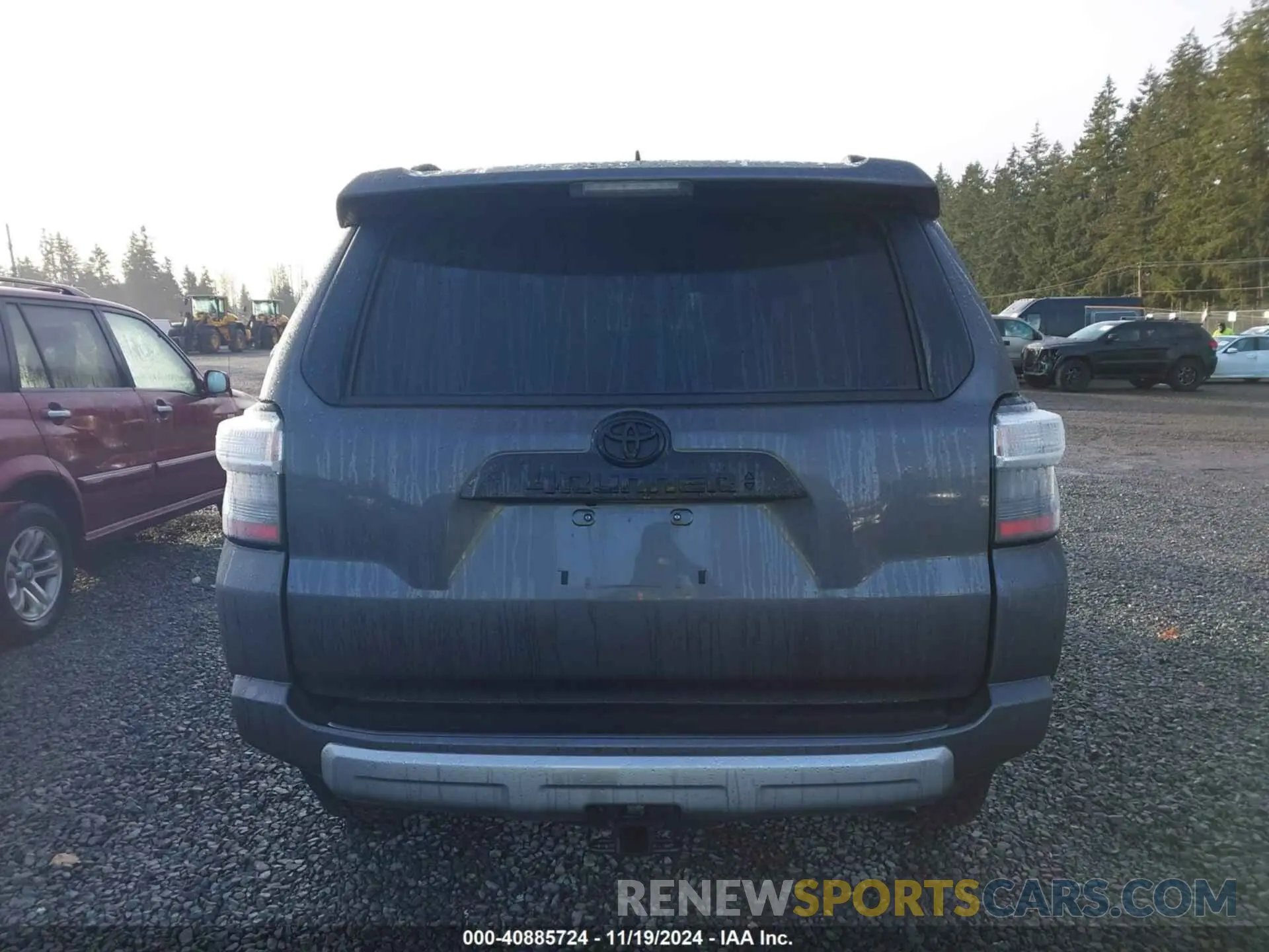 17 Photograph of a damaged car JTEPU5JR4N6082697 TOYOTA 4RUNNER 2022