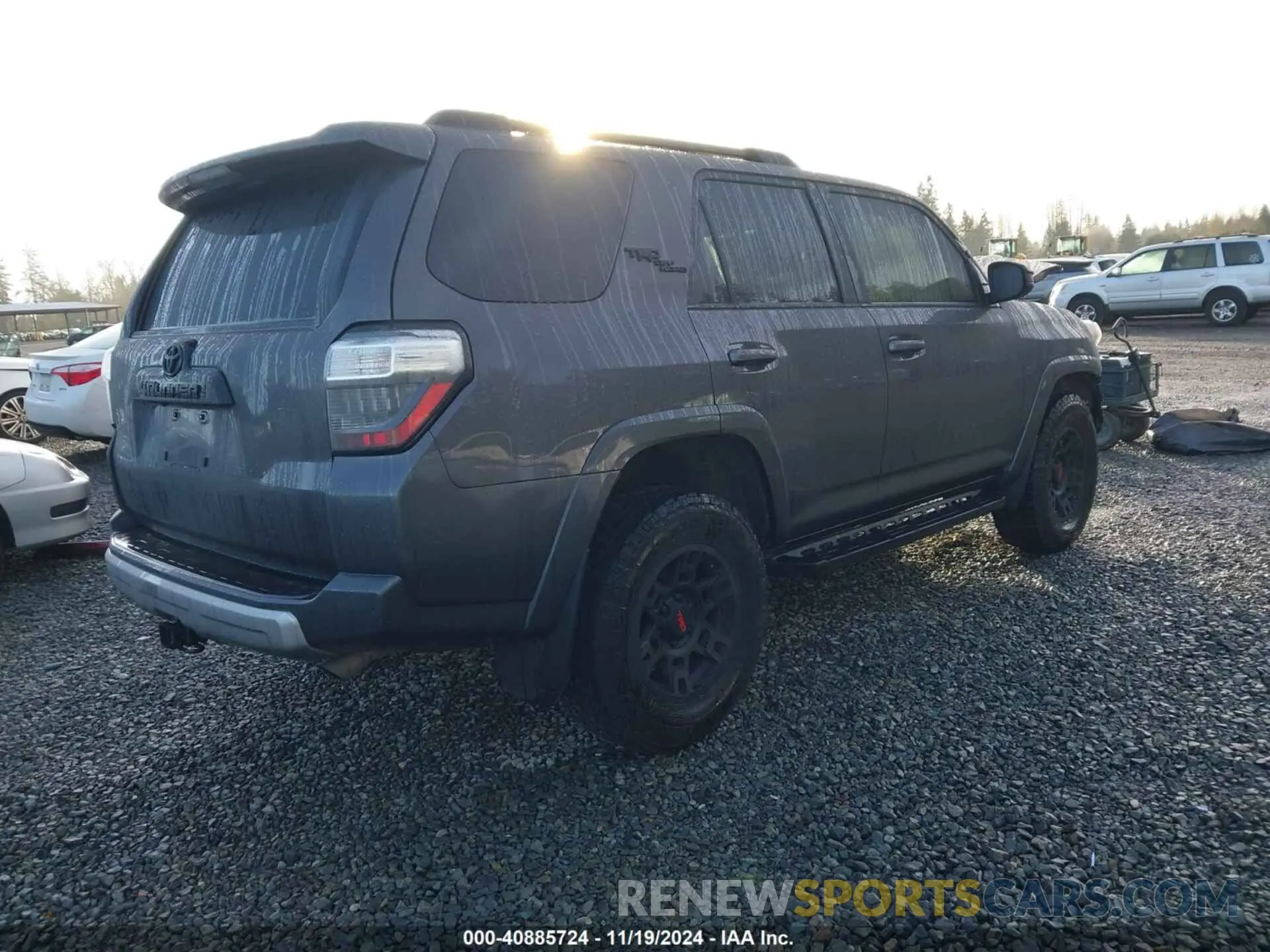 4 Photograph of a damaged car JTEPU5JR4N6082697 TOYOTA 4RUNNER 2022