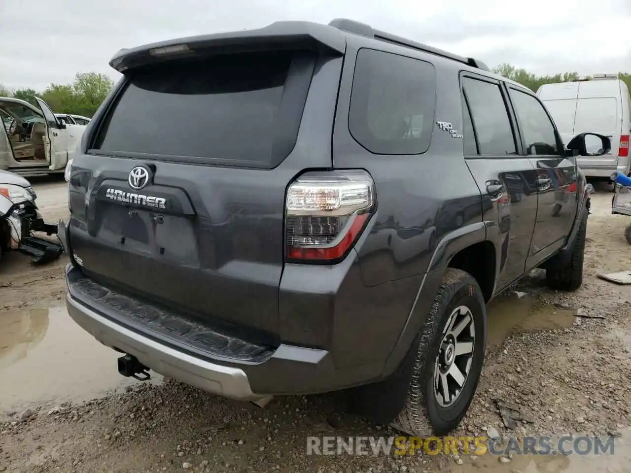 4 Photograph of a damaged car JTEPU5JR7N6032036 TOYOTA 4RUNNER 2022