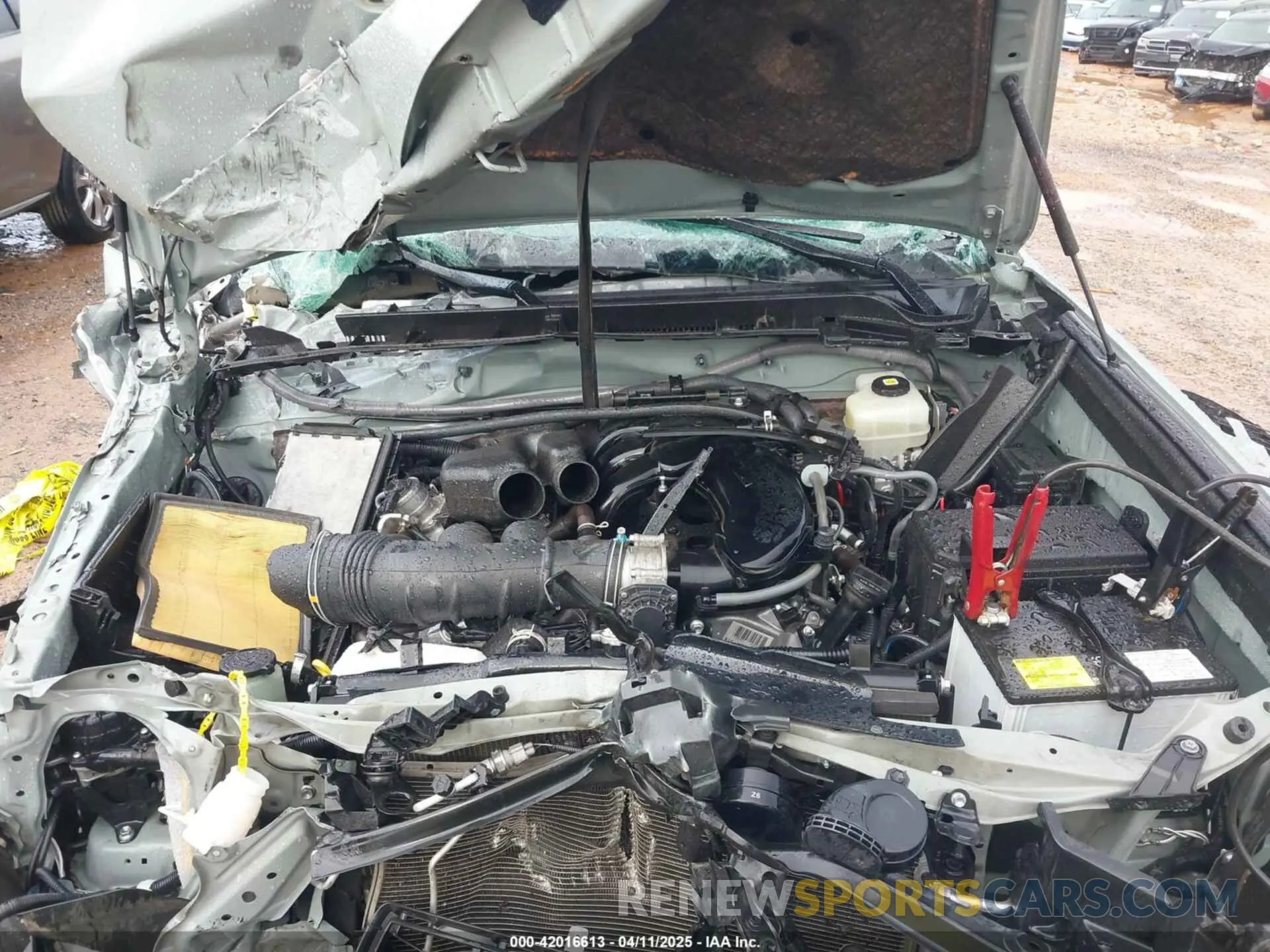 10 Photograph of a damaged car JTEPU5JR8N6003449 TOYOTA 4RUNNER 2022