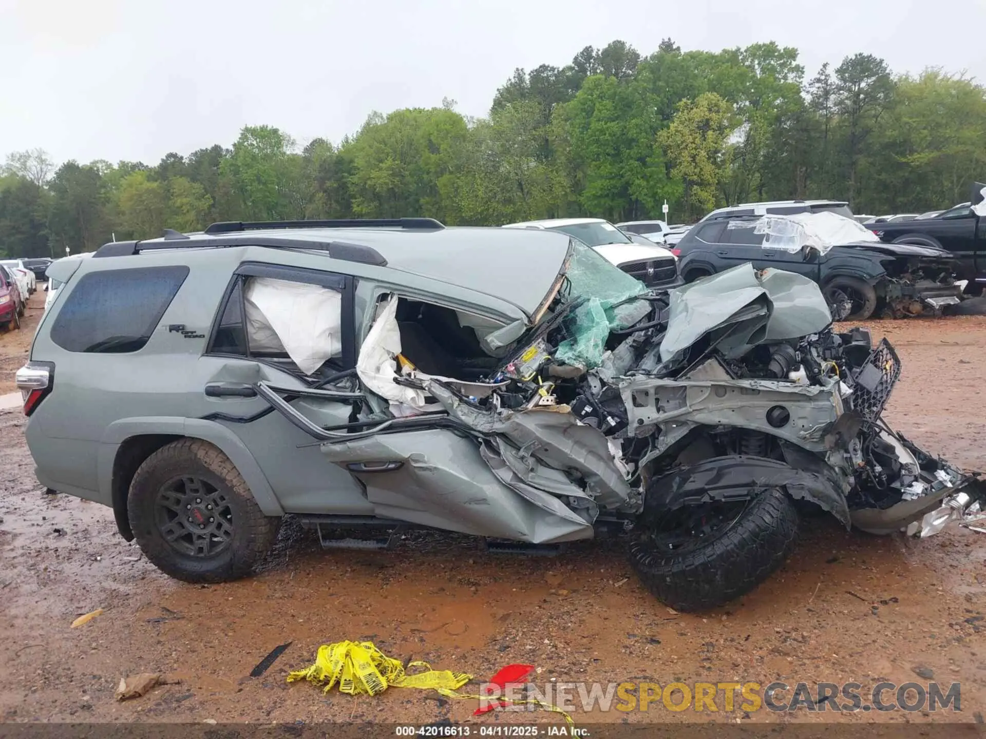 12 Photograph of a damaged car JTEPU5JR8N6003449 TOYOTA 4RUNNER 2022