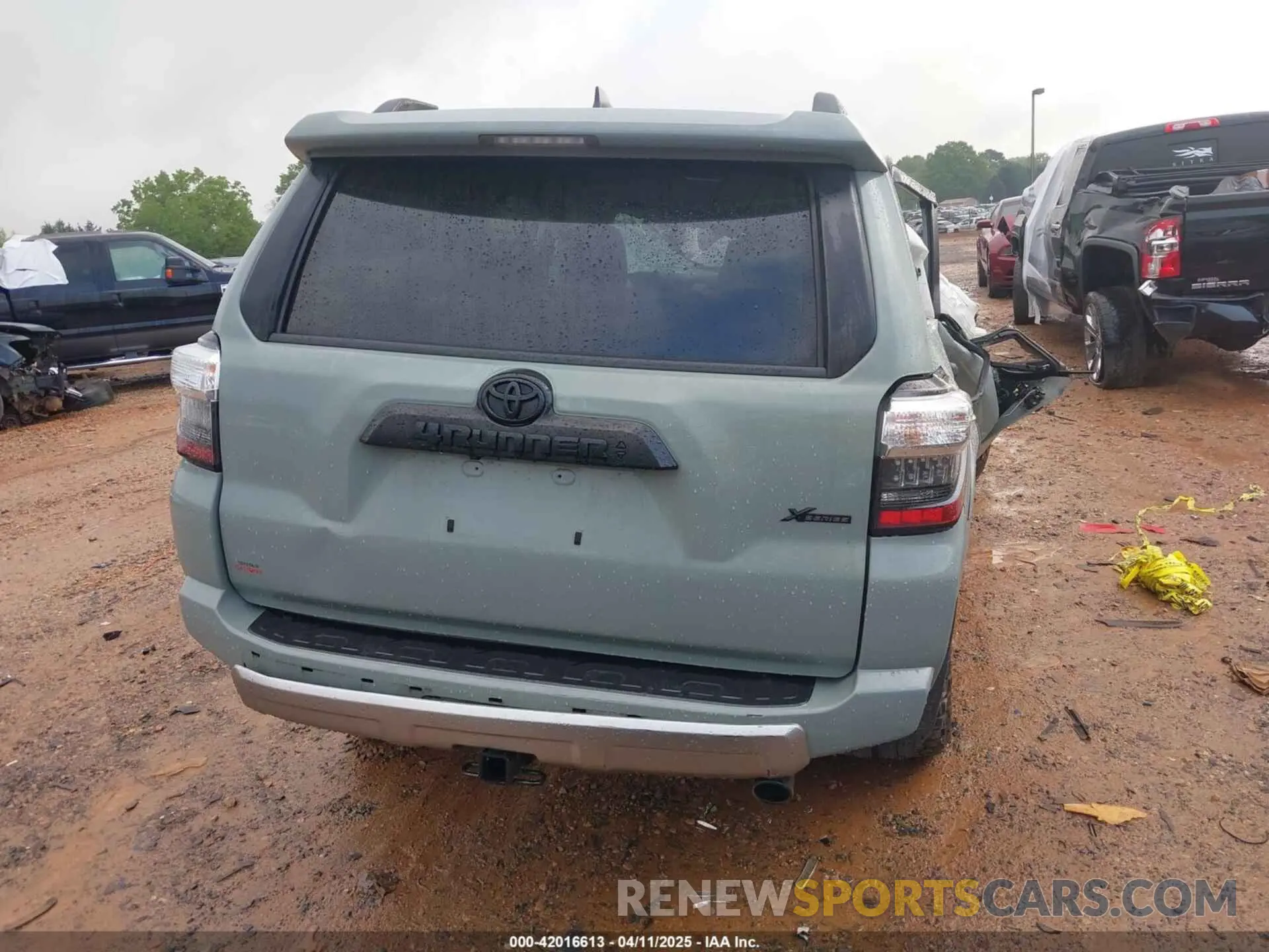 15 Photograph of a damaged car JTEPU5JR8N6003449 TOYOTA 4RUNNER 2022