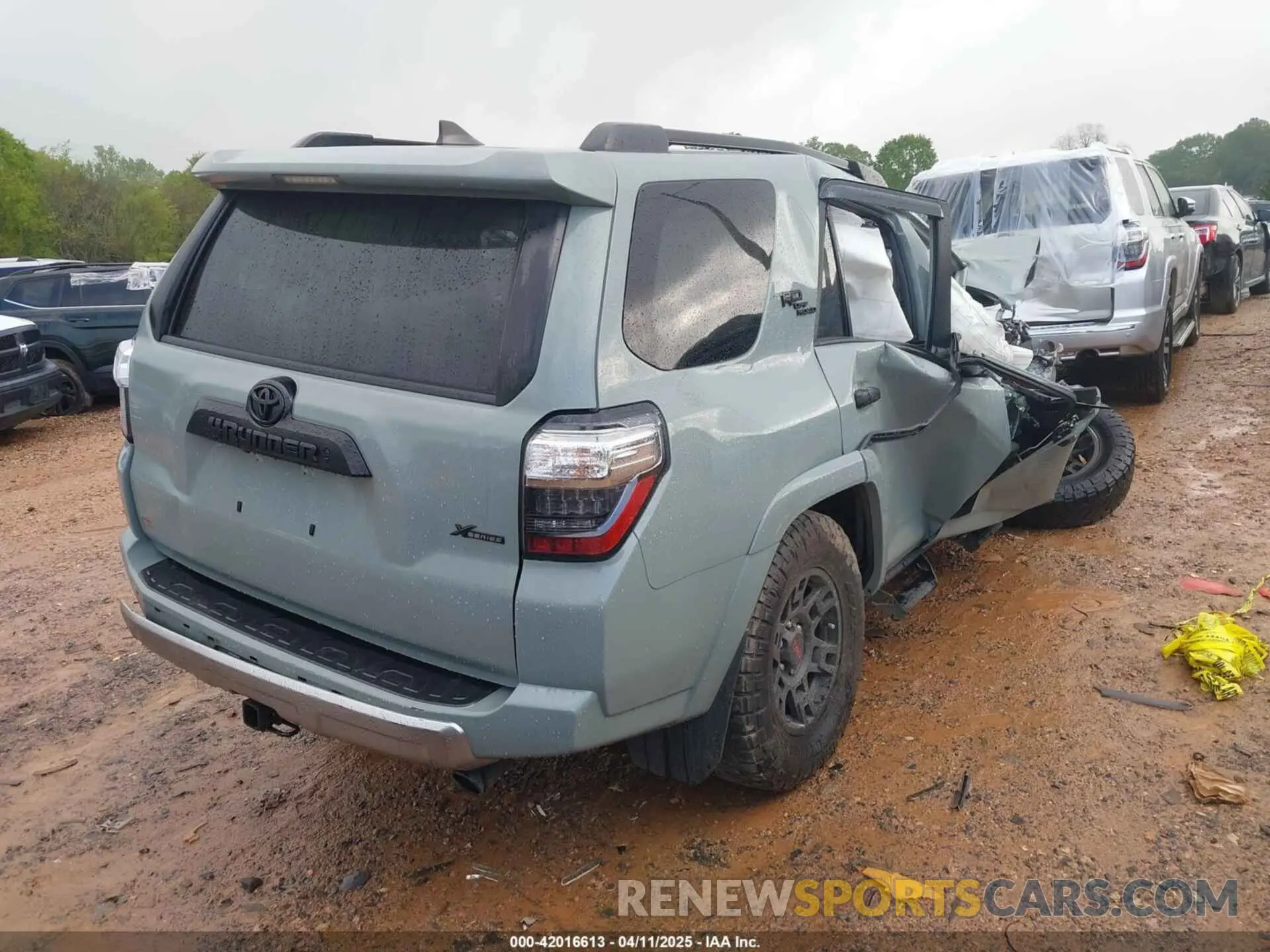 4 Photograph of a damaged car JTEPU5JR8N6003449 TOYOTA 4RUNNER 2022
