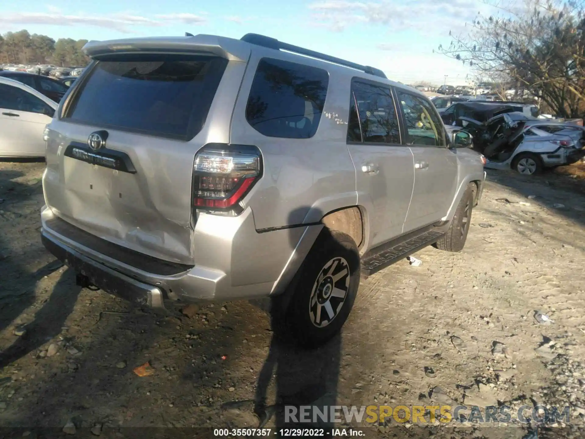 4 Photograph of a damaged car JTEPU5JR9N6007266 TOYOTA 4RUNNER 2022