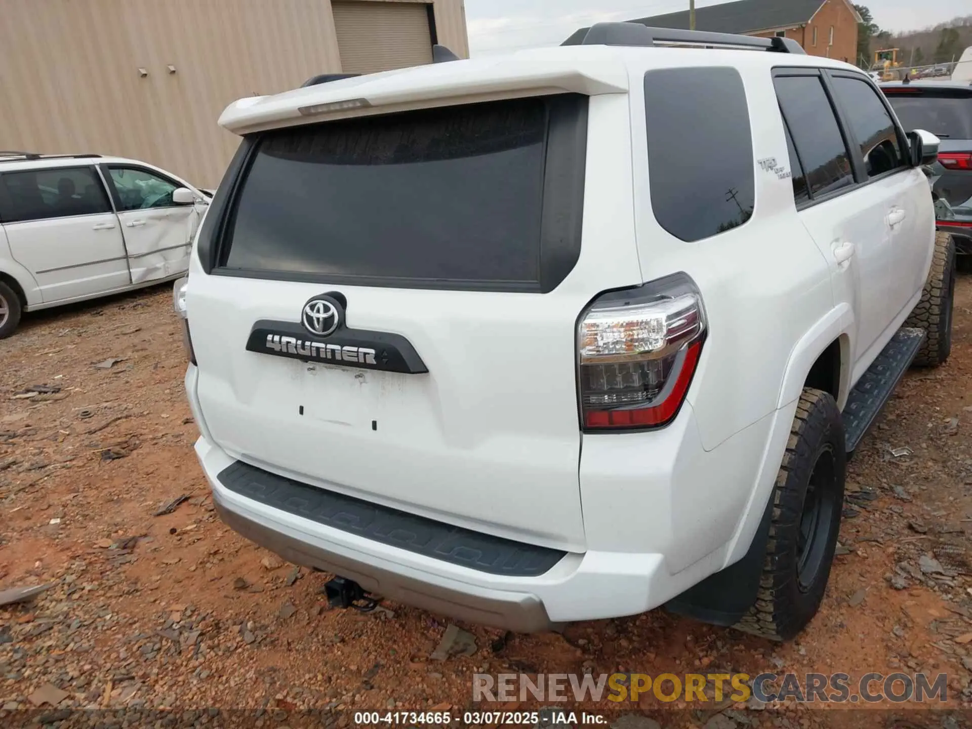 17 Photograph of a damaged car JTEPU5JRXN6042348 TOYOTA 4RUNNER 2022