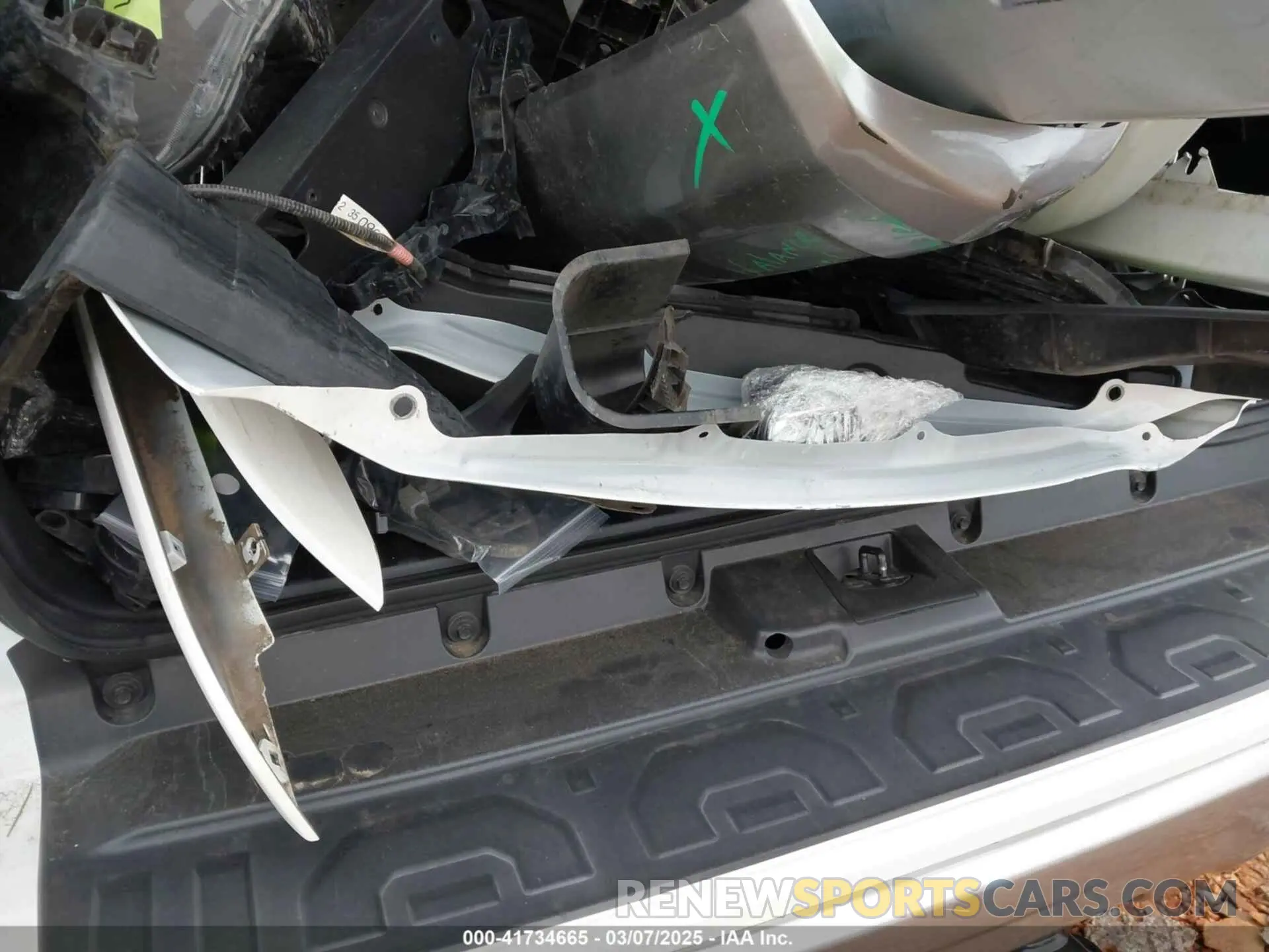 19 Photograph of a damaged car JTEPU5JRXN6042348 TOYOTA 4RUNNER 2022
