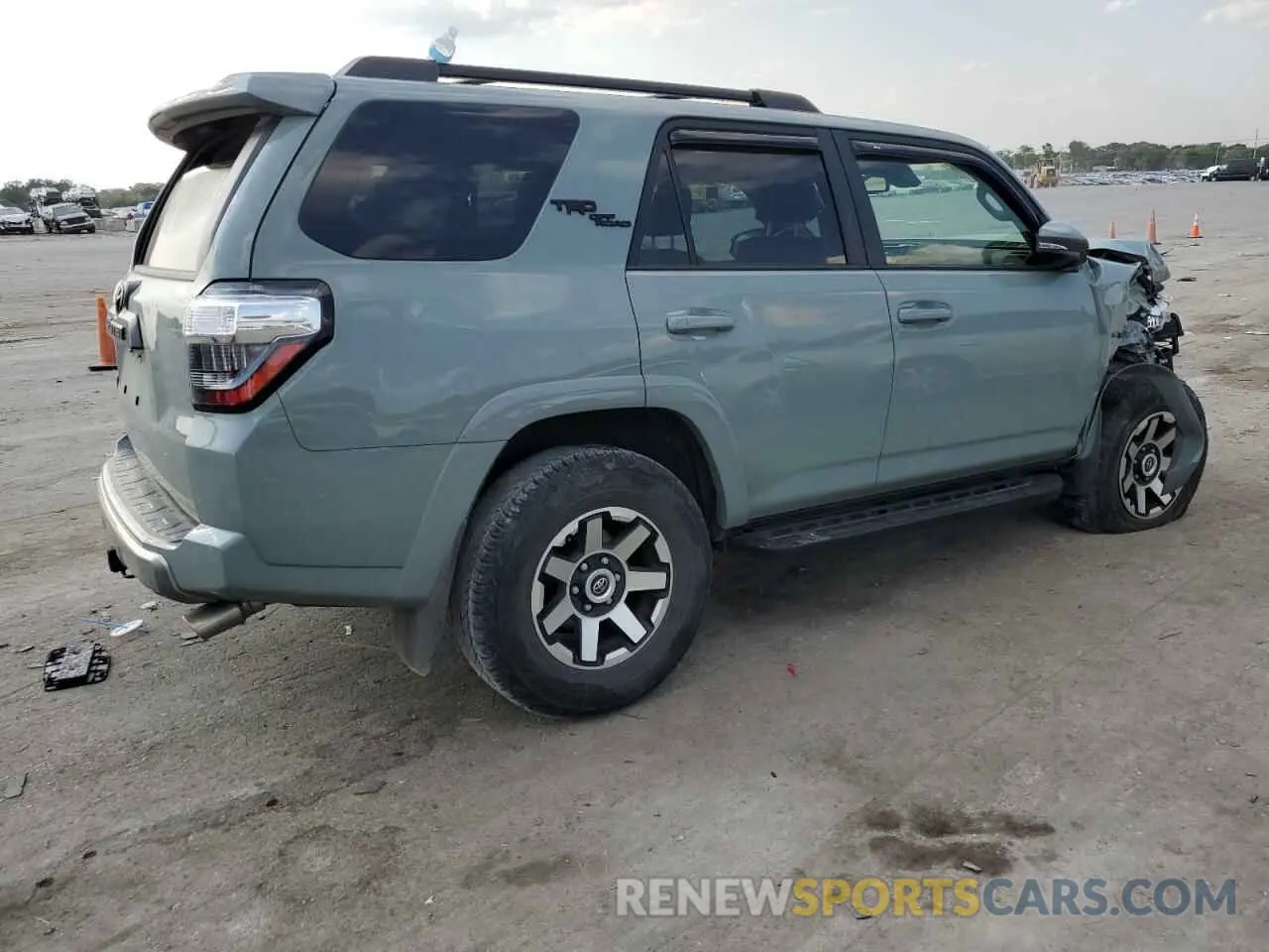 3 Photograph of a damaged car JTERU5JR0N5993236 TOYOTA 4RUNNER 2022