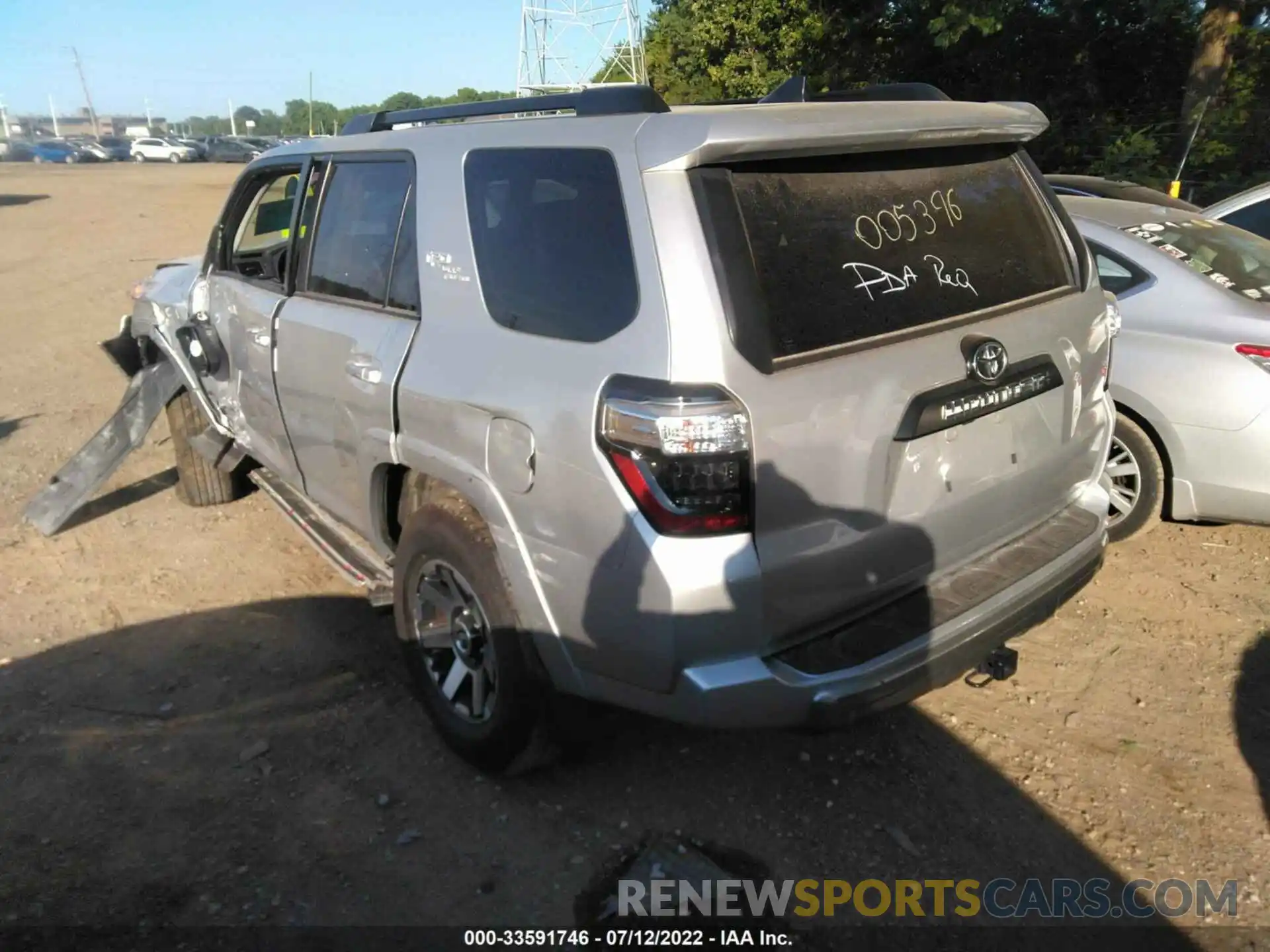 3 Photograph of a damaged car JTERU5JR0N6005396 TOYOTA 4RUNNER 2022