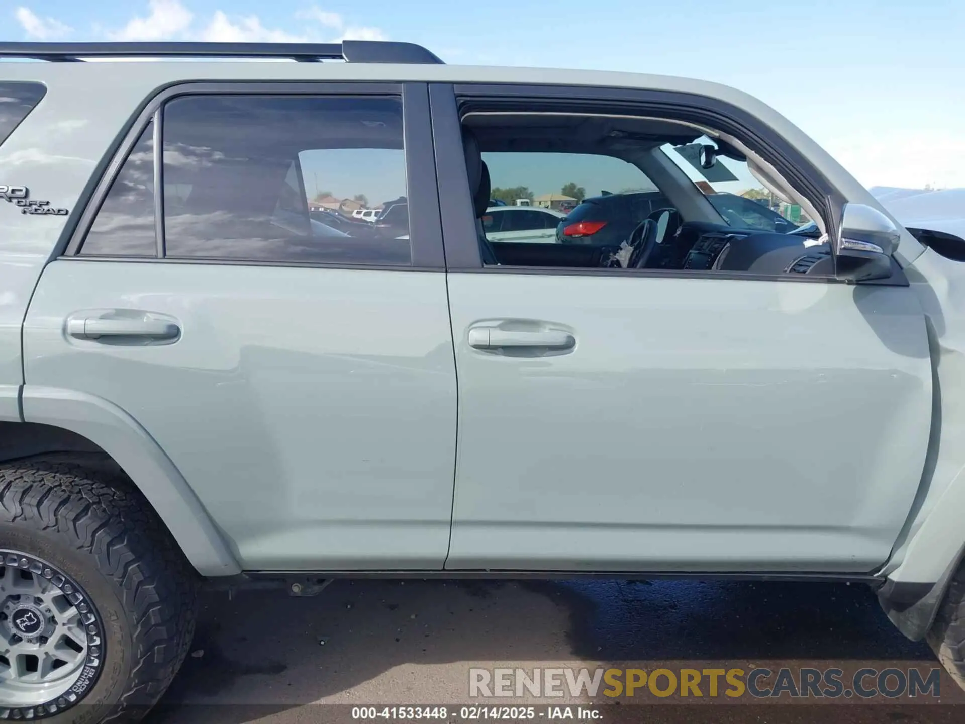 12 Photograph of a damaged car JTERU5JR1N5997716 TOYOTA 4RUNNER 2022
