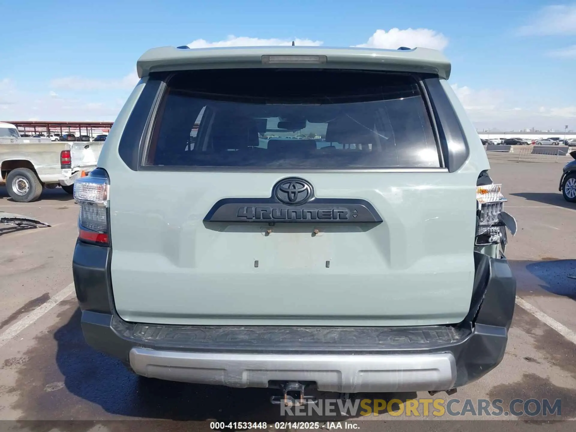 15 Photograph of a damaged car JTERU5JR1N5997716 TOYOTA 4RUNNER 2022