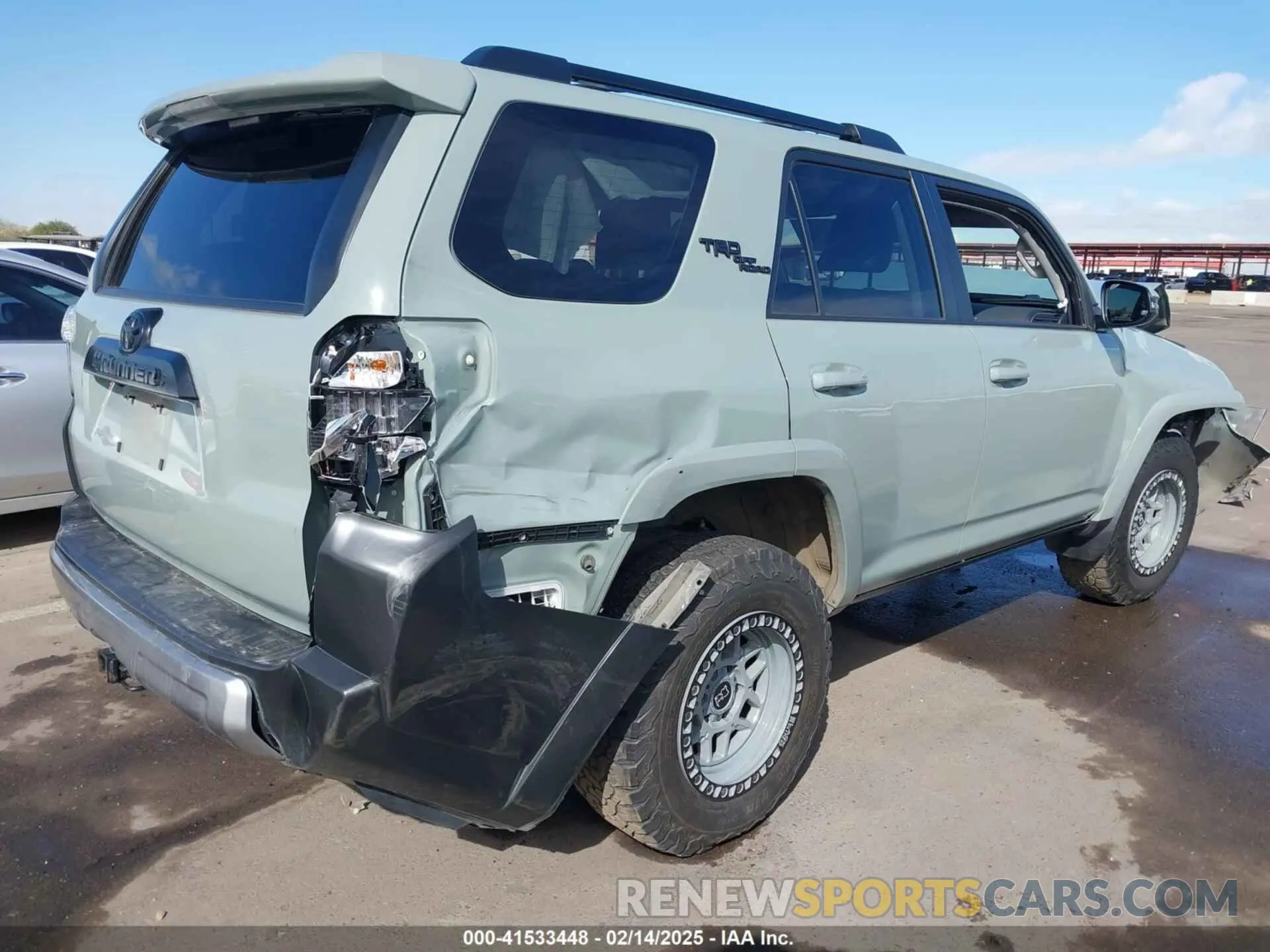 4 Photograph of a damaged car JTERU5JR1N5997716 TOYOTA 4RUNNER 2022