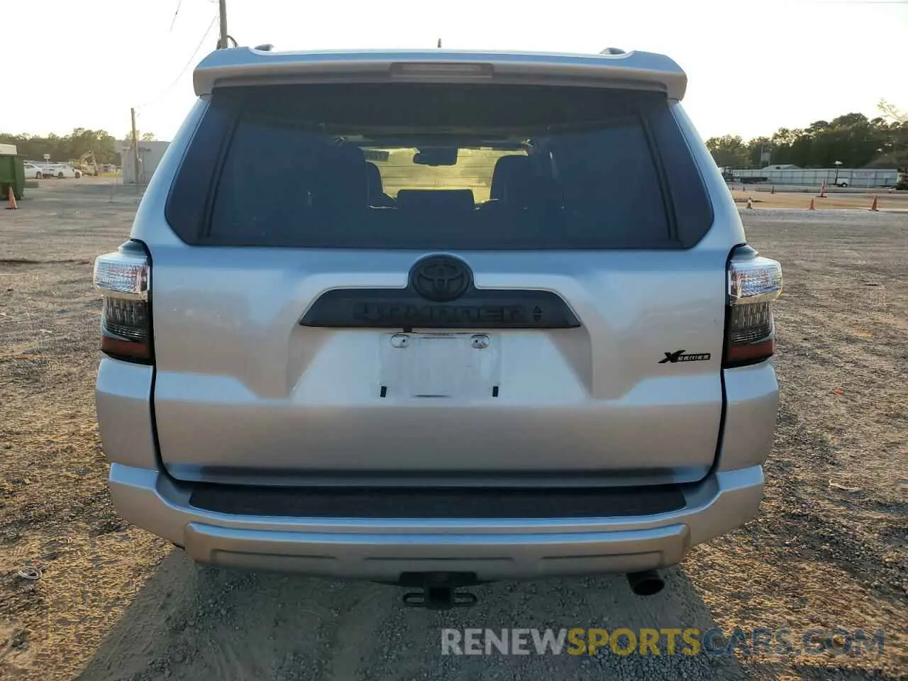6 Photograph of a damaged car JTERU5JR1N6010753 TOYOTA 4RUNNER 2022