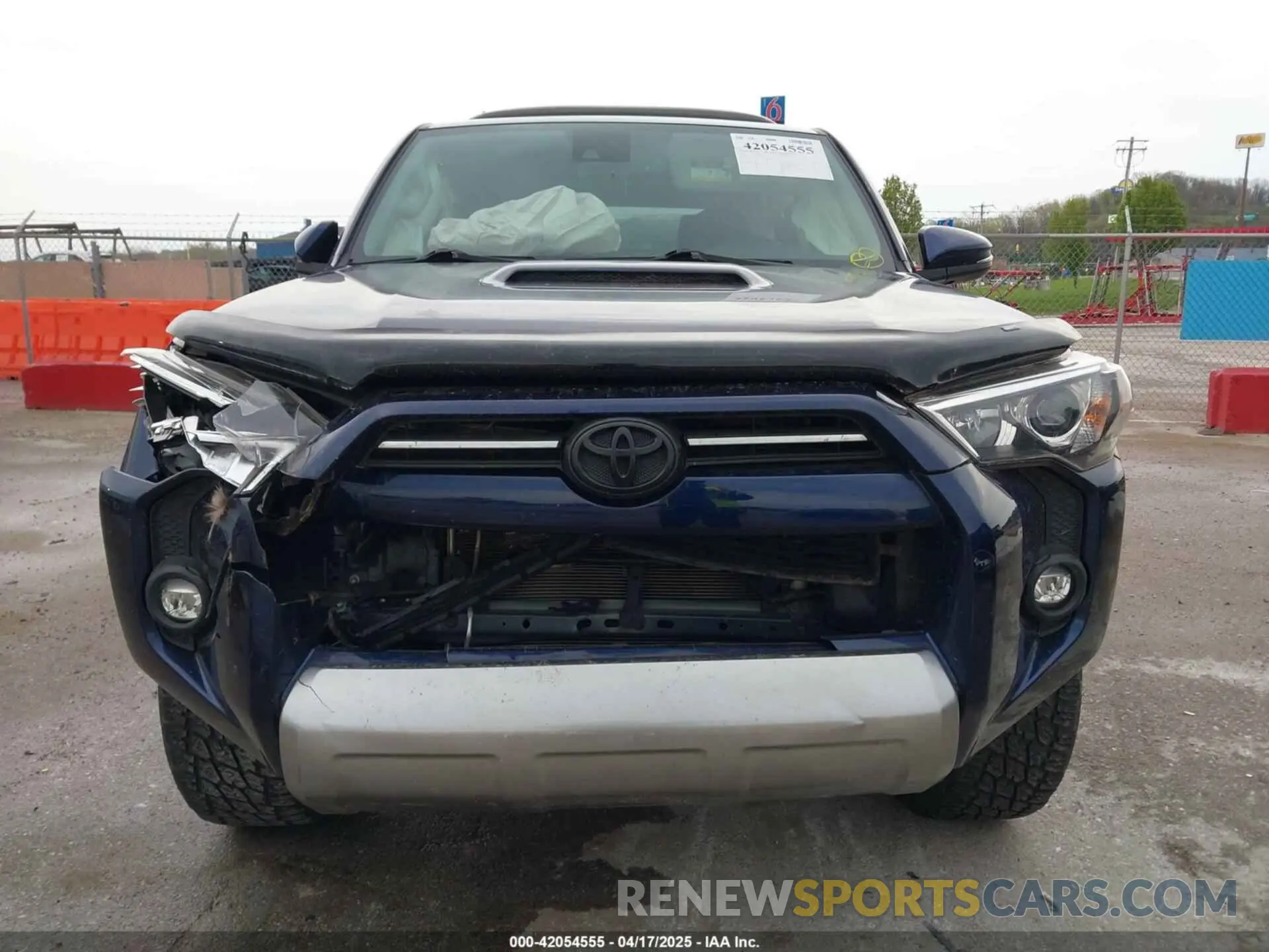 12 Photograph of a damaged car JTERU5JR1N6031957 TOYOTA 4RUNNER 2022