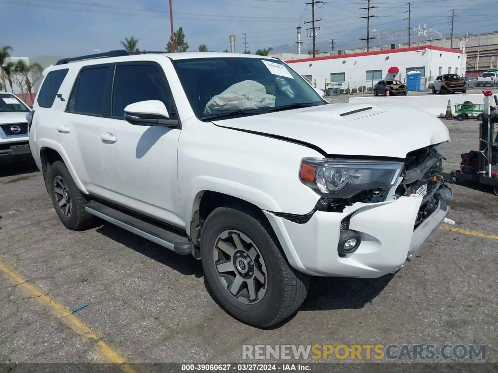 1 Photograph of a damaged car JTERU5JR1N6078406 TOYOTA 4RUNNER 2022