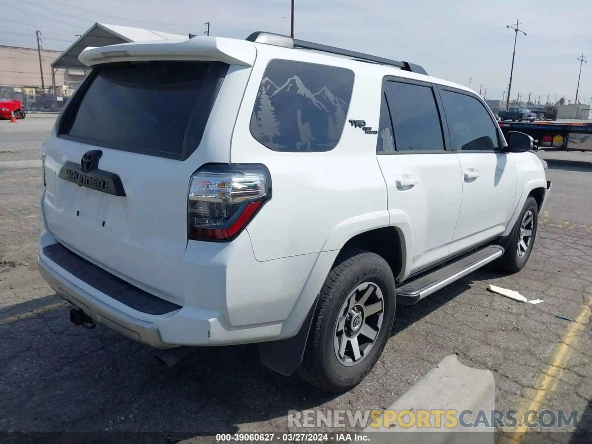 4 Photograph of a damaged car JTERU5JR1N6078406 TOYOTA 4RUNNER 2022