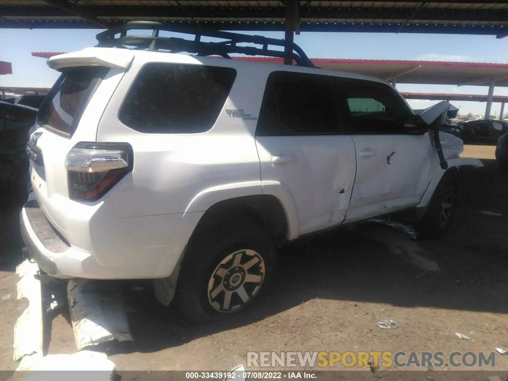 4 Photograph of a damaged car JTERU5JR2N6042739 TOYOTA 4RUNNER 2022