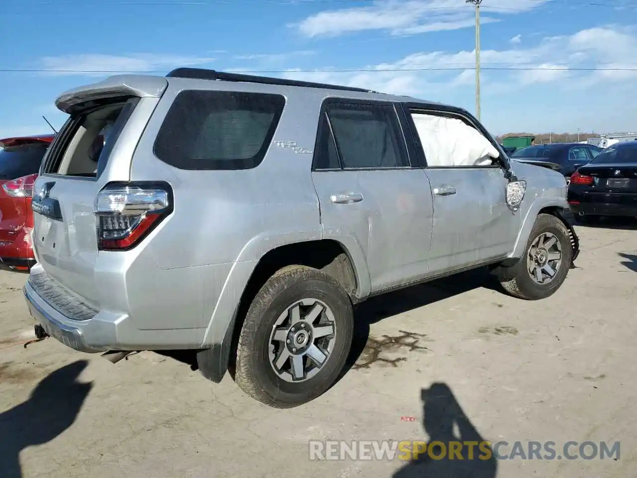 3 Photograph of a damaged car JTERU5JR2N6049397 TOYOTA 4RUNNER 2022