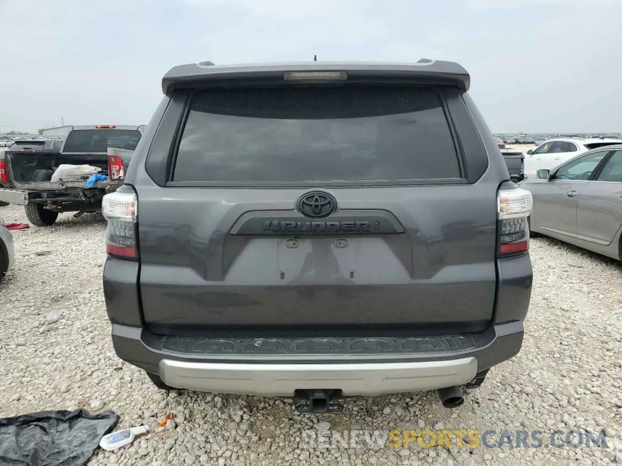 6 Photograph of a damaged car JTERU5JR2N6085655 TOYOTA 4RUNNER 2022
