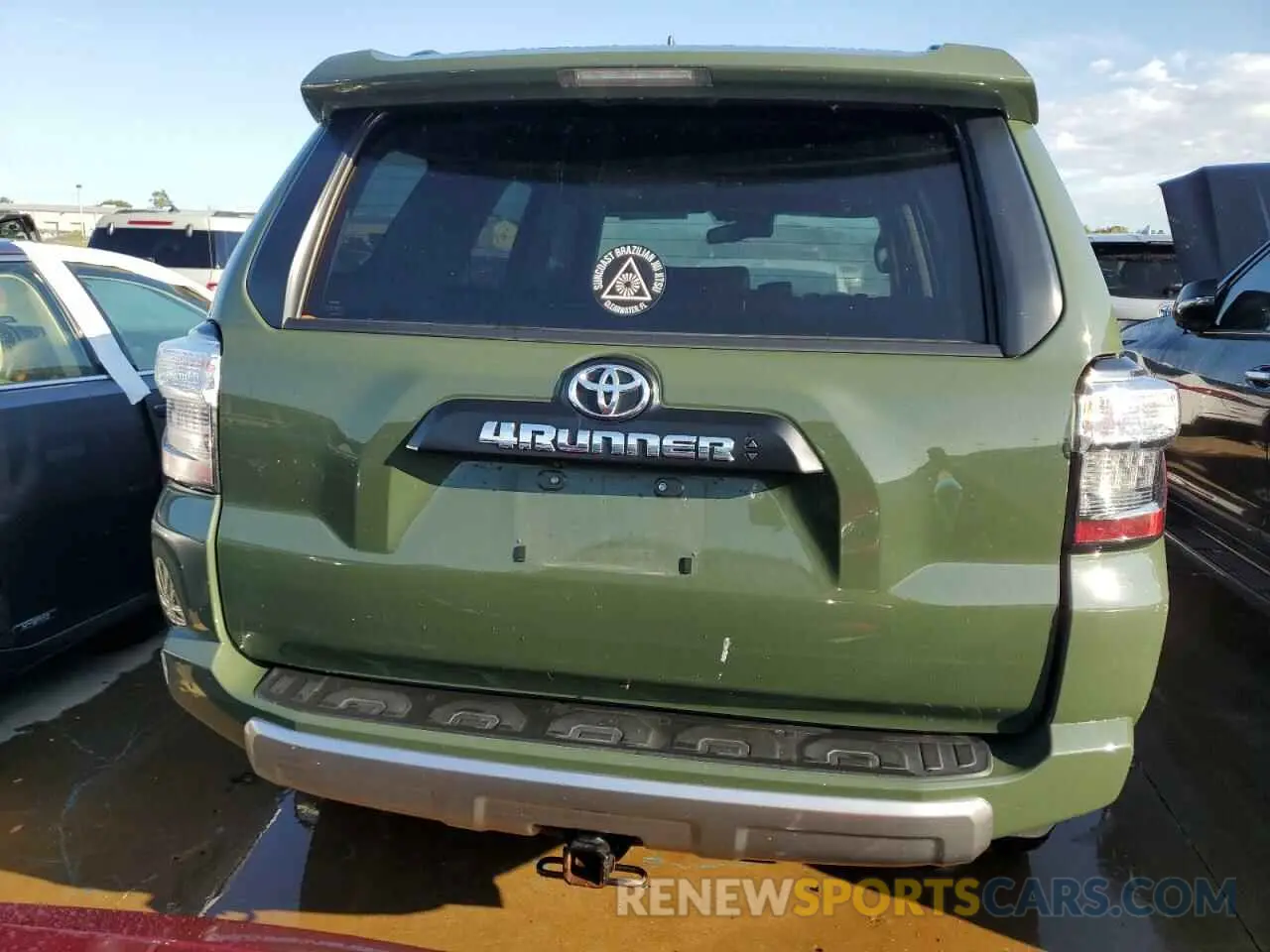6 Photograph of a damaged car JTERU5JR3N5974244 TOYOTA 4RUNNER 2022