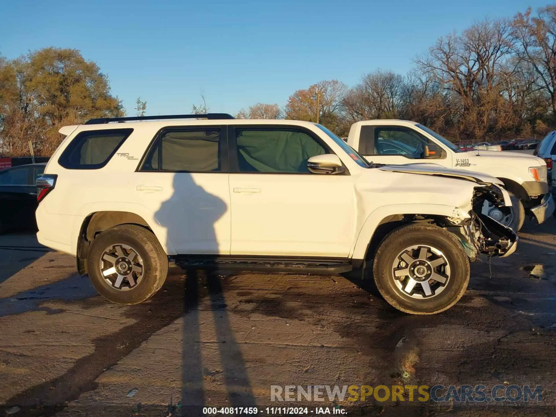 13 Photograph of a damaged car JTERU5JR3N6056357 TOYOTA 4RUNNER 2022